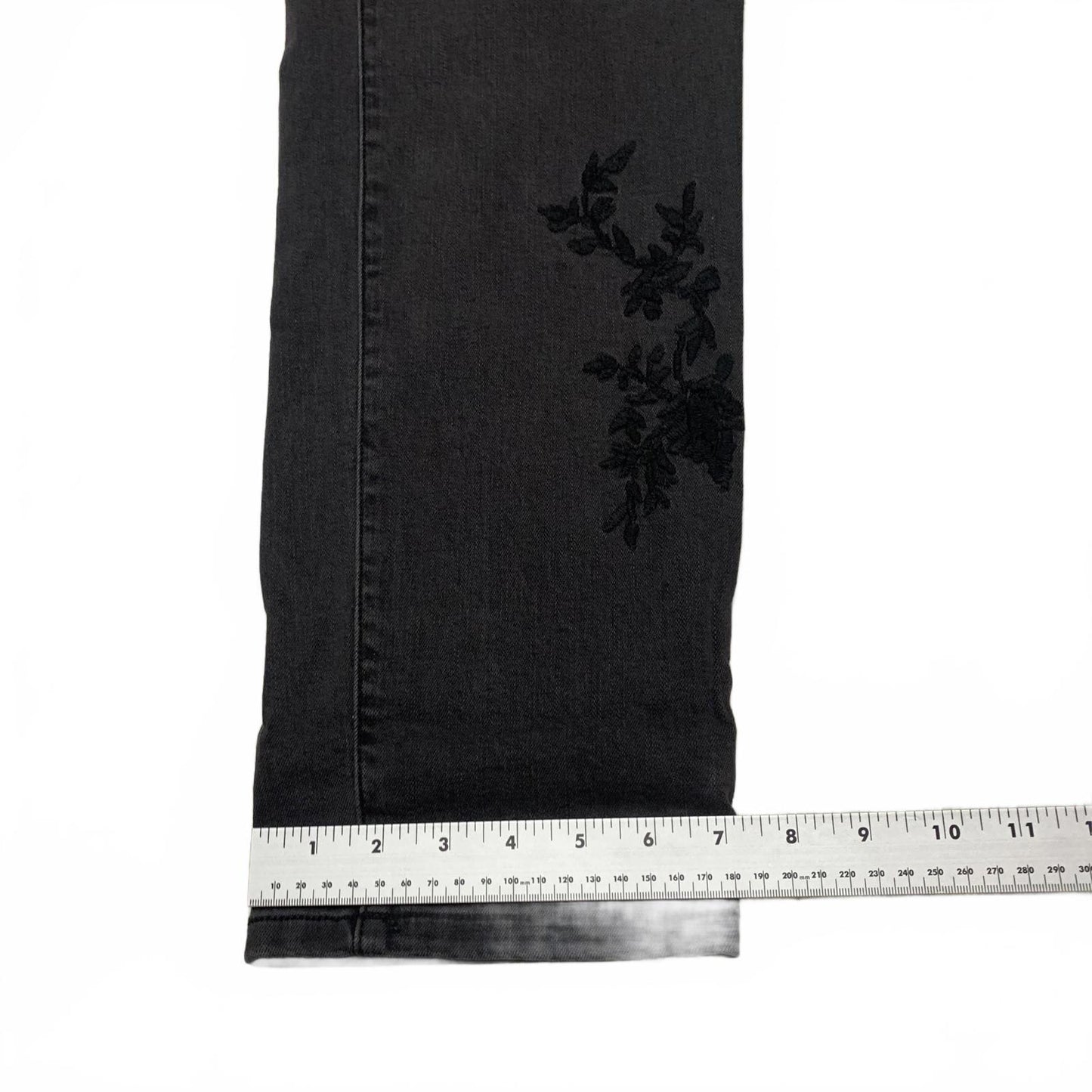 Torrid Premium Women's Sz 16R Black Floral Embroidered Boyfriend Jeans