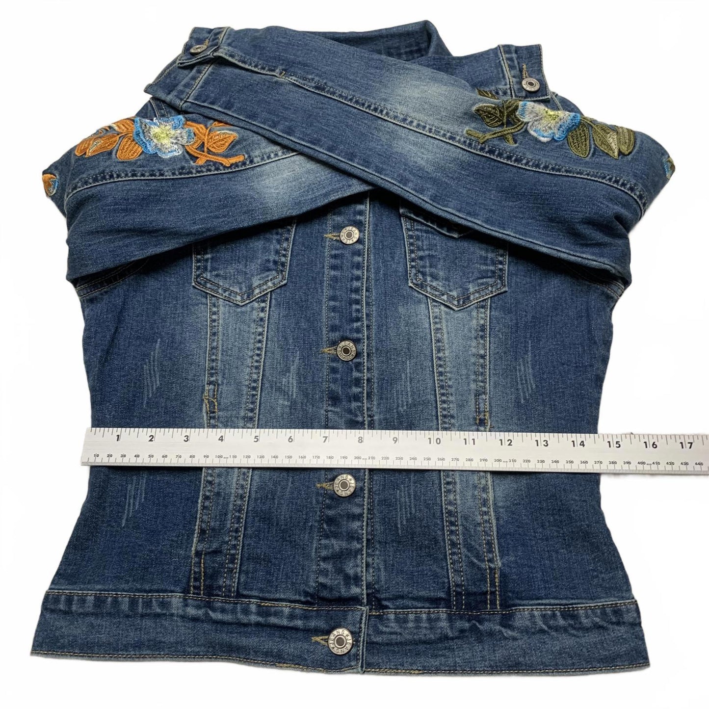 Stylish Denim Jacket with Floral Embroidery Women's Size Medium Dark Denim