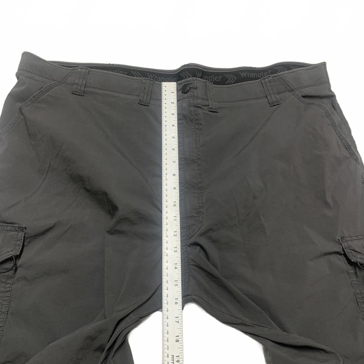 Wrangler Men's Sz 48 Gray Cargo Shorts W49