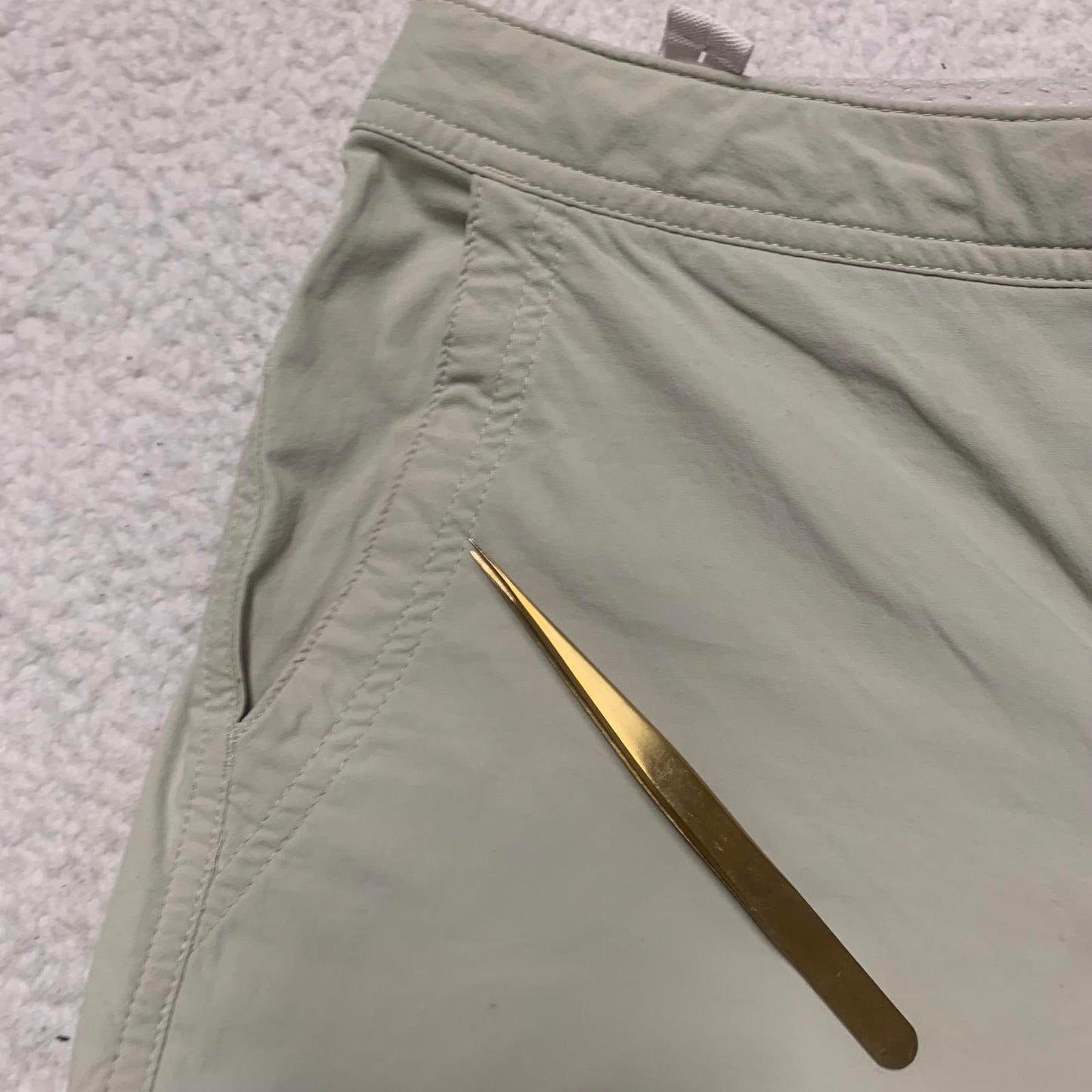 L.L. Bean Womens Sz 12R Beige Cargo Capris Outdoor Activities W34x22.5L