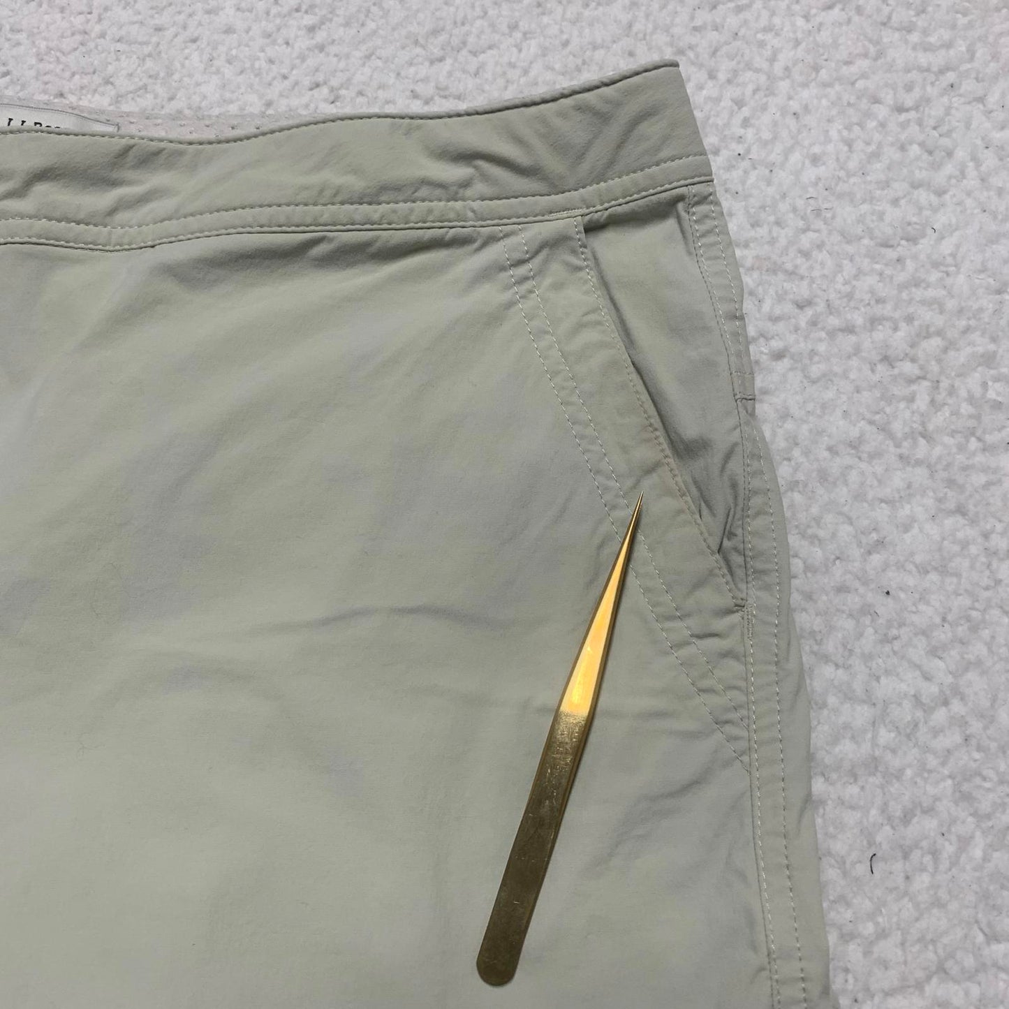 L.L. Bean Womens Sz 12R Beige Cargo Capris Outdoor Activities W34x22.5L