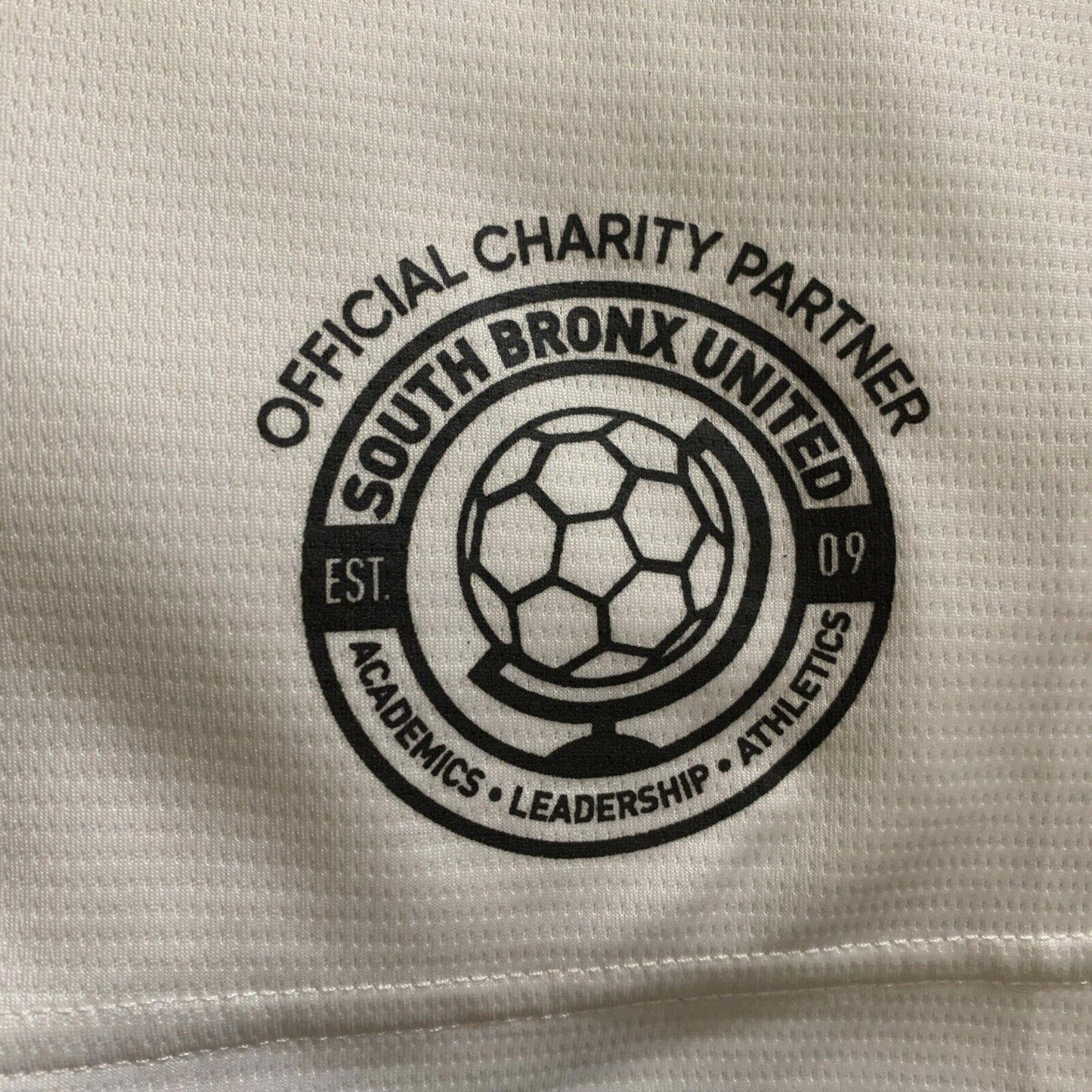 Umbro Men’s Size Medium White NYC Footy Soccer Jersey Polyester Sports Clothes