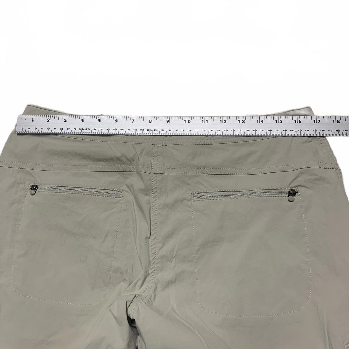 L.L. Bean Womens Sz 12R Beige Cargo Capris Outdoor Activities W34x22.5L