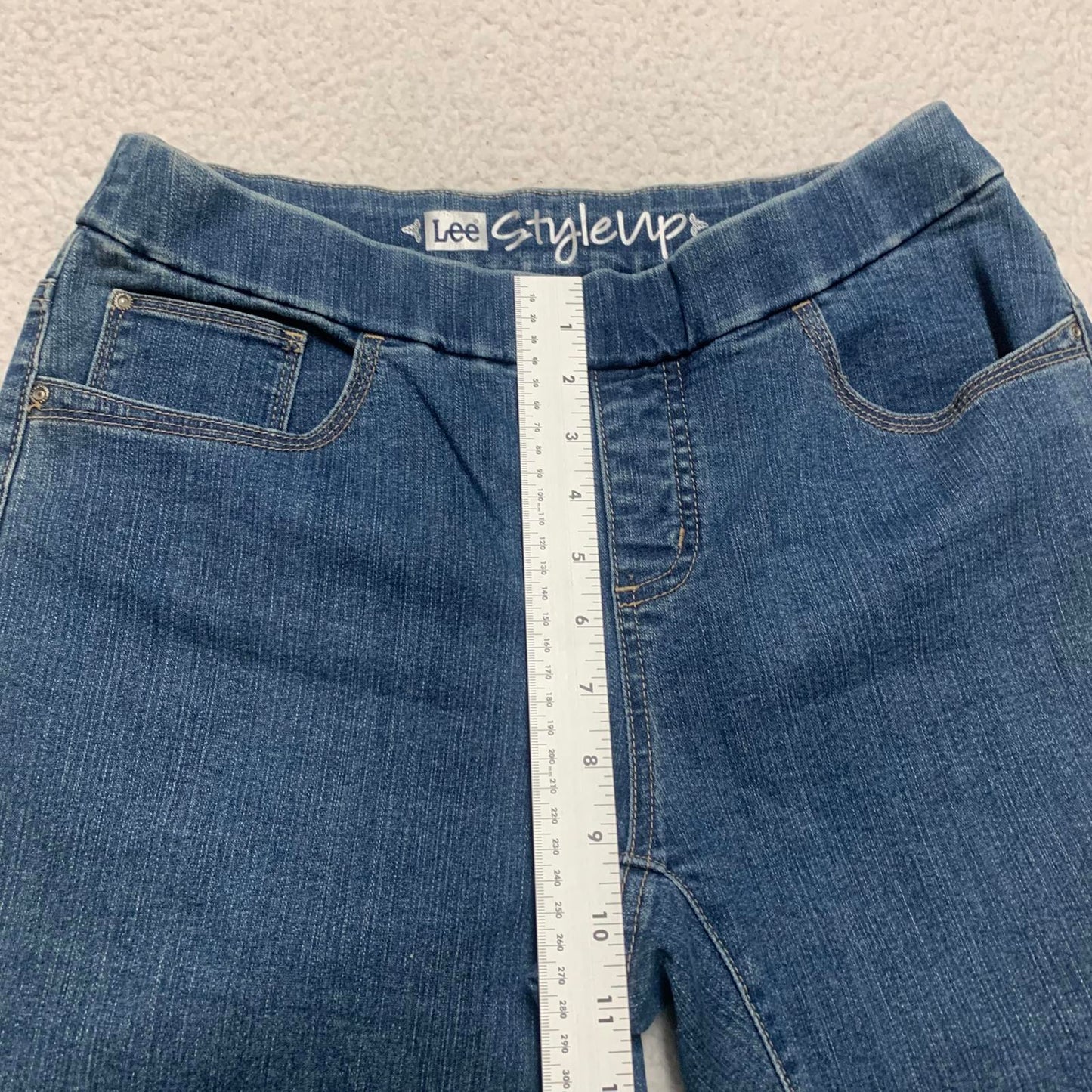 Lee Women's Size 8 Medium Blue Denim Capri Jeans Floral Embroidery 30 x 16
