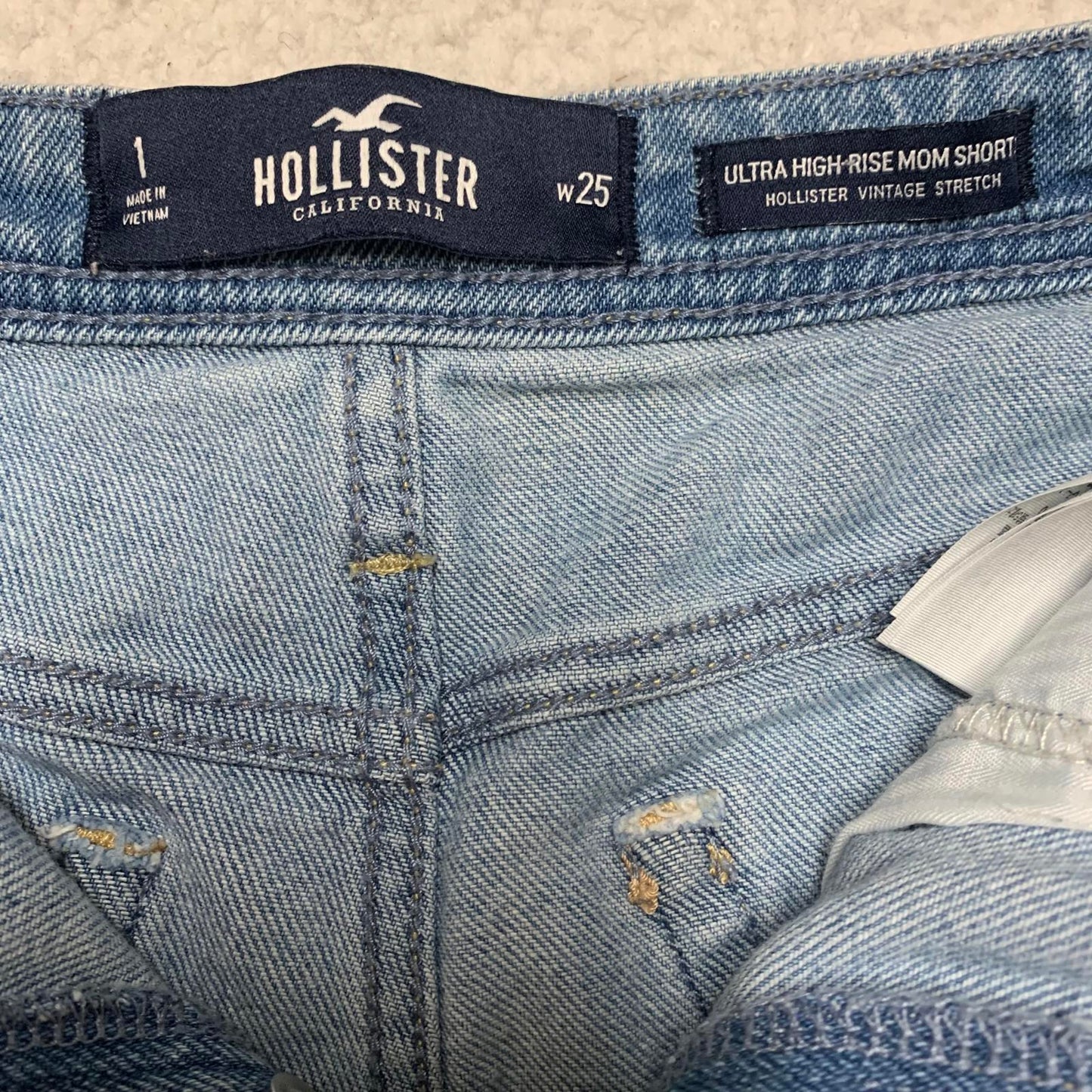 Hollister Ultra High-Rise Mom Shorts Sz 1 W25 Distressed Blue Wash