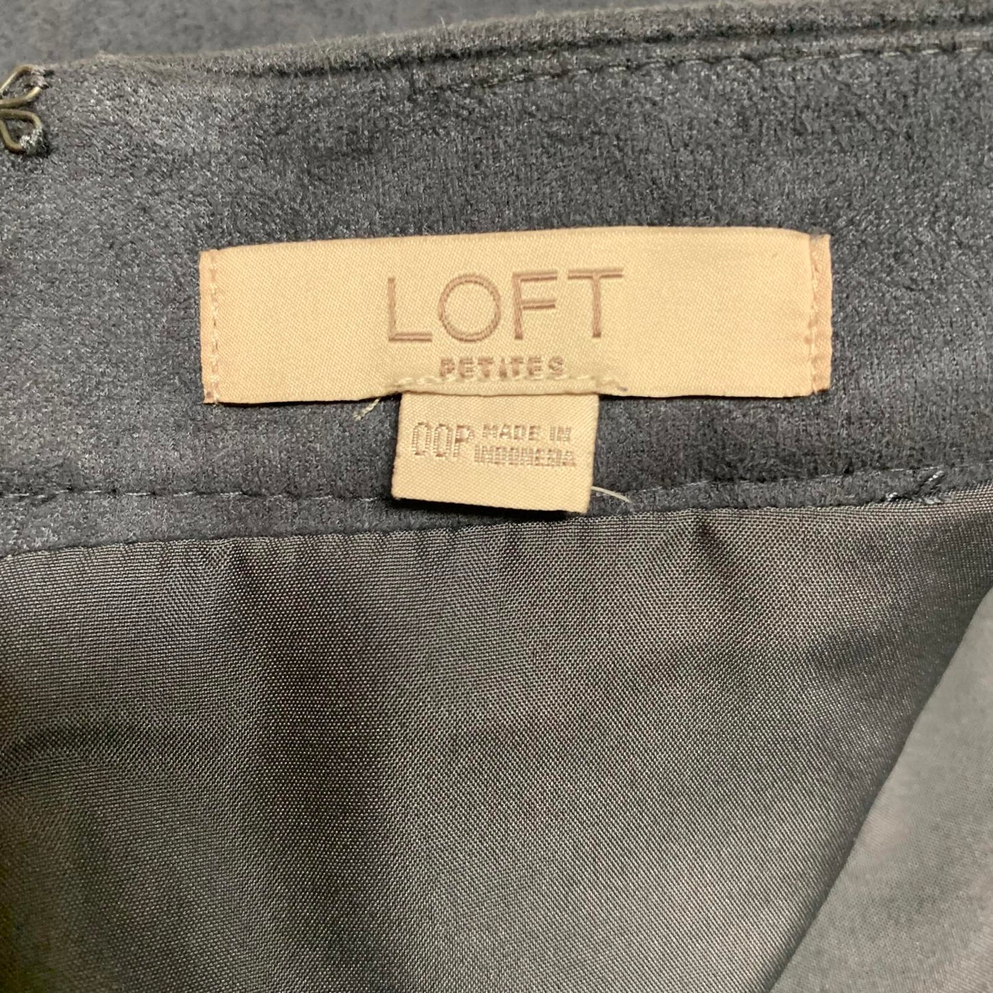LOFT Petite Sze 00 Petite Suede Mini Skirt Zipper Pockets Charcoal Gray W 26.5