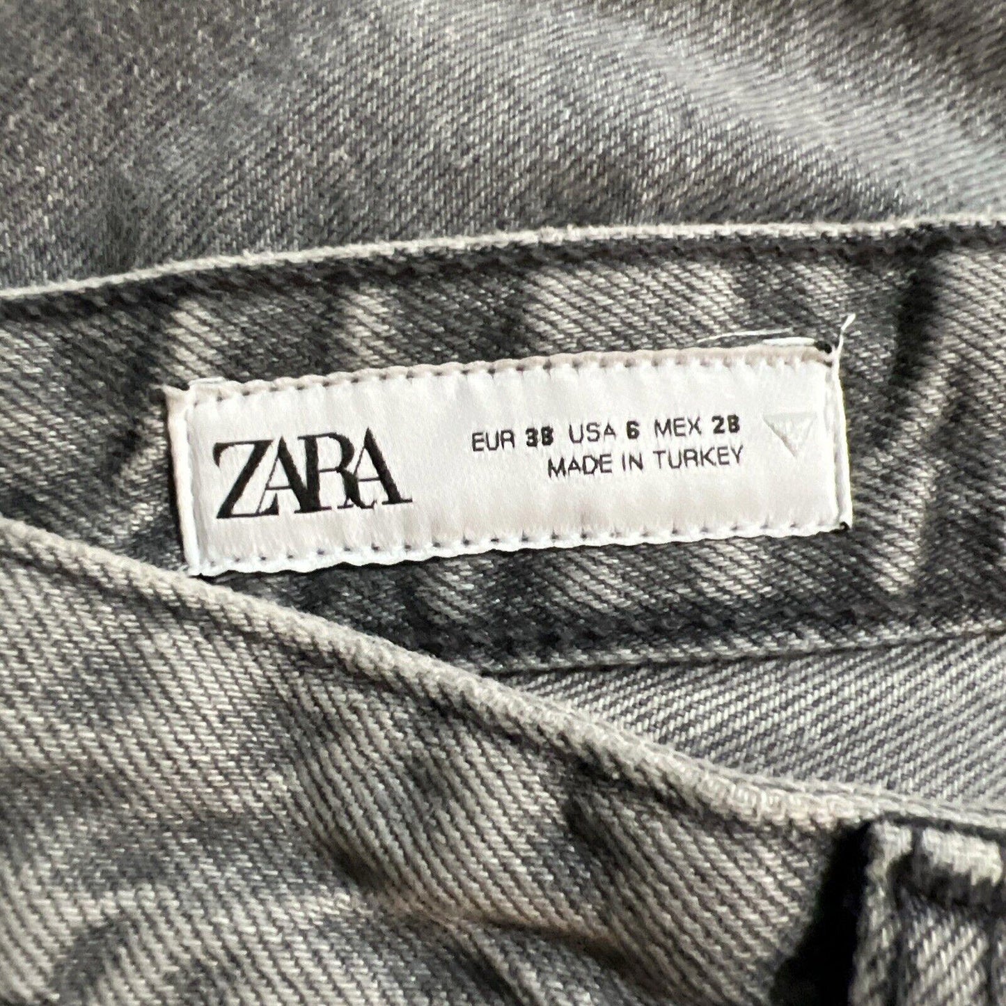 Zara Jeans Women's Size 6 Denim Gray Cropped Frayed Edge