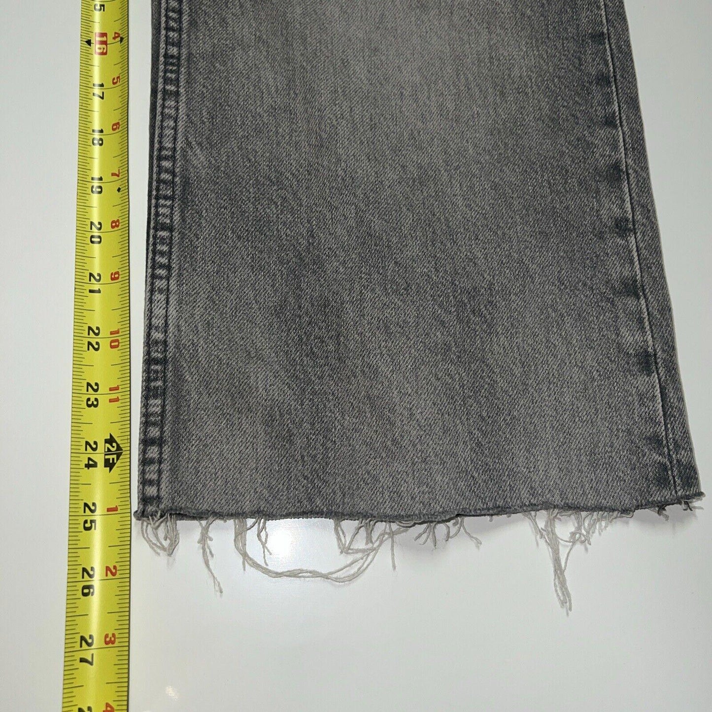 Zara Jeans Women's Size 6 Denim Gray Cropped Frayed Edge