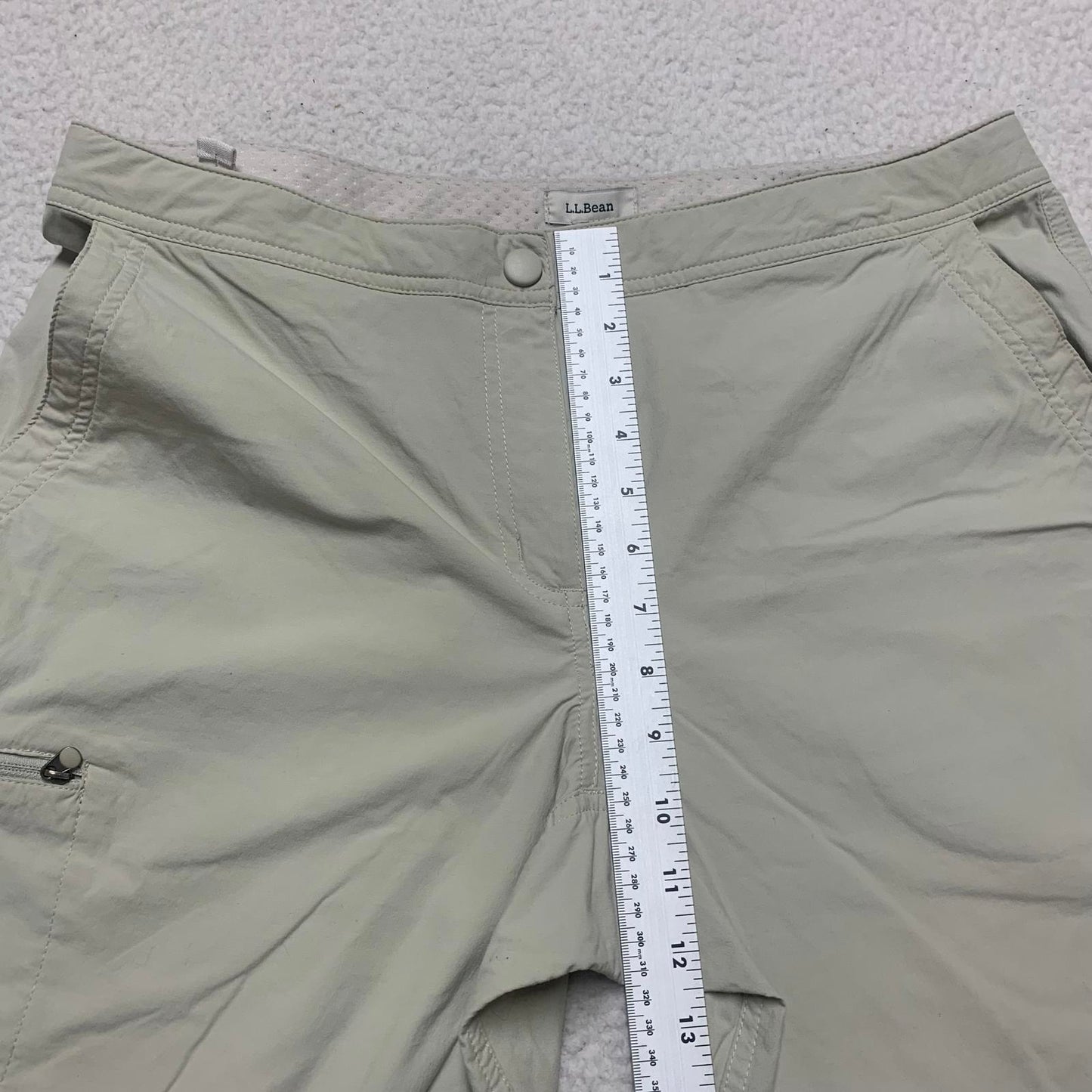 L.L. Bean Womens Sz 12R Beige Cargo Capris Outdoor Activities W34x22.5L