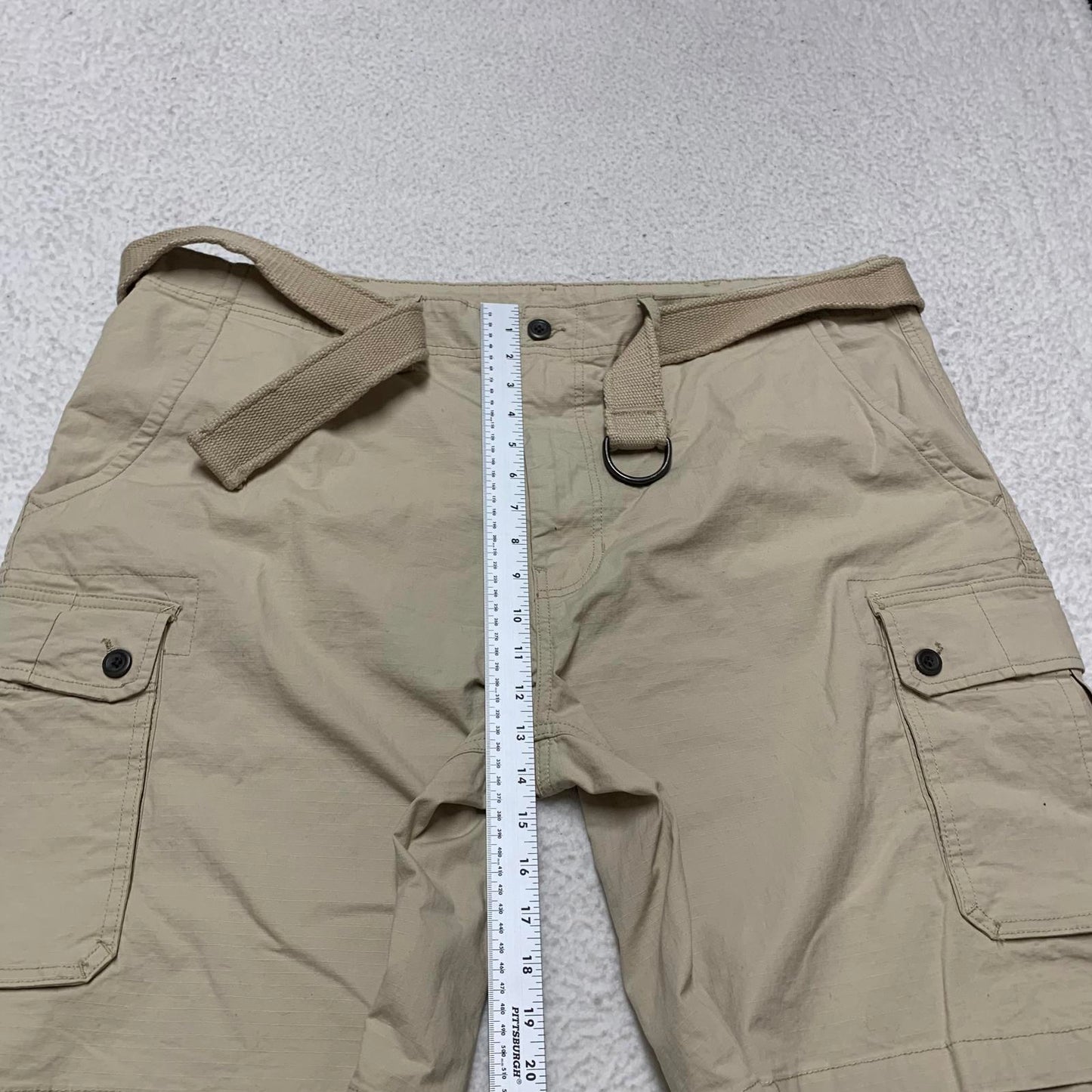 St. John's Bay Men's Sz 44 Beige Cargo Shorts with Belt W46 Classic