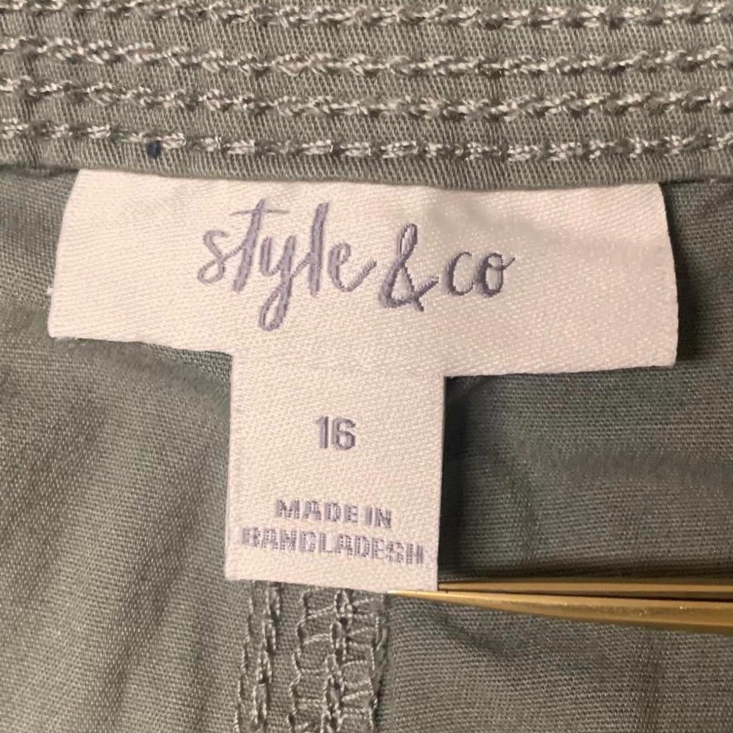 Style & Co. Women's Size 16 Olive Green Cargo Capris Pants W37 Stretch