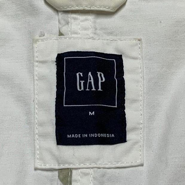 Chaqueta utilitaria ligera de algodón color blanco roto para mujer de GAP, talla mediana