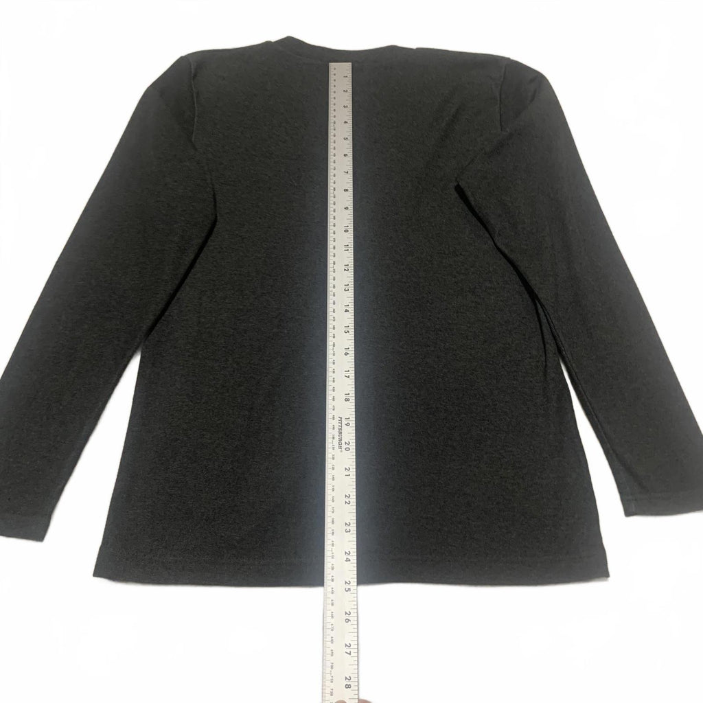 Suéter tipo cárdigan minimalista con botones en gris carbón de Flatseven para mujer, talla M