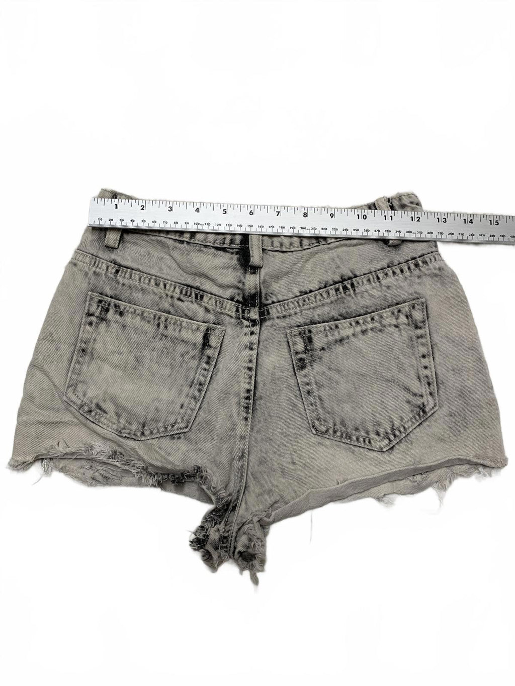 LE LIS Pantalones cortos vaqueros desgastados grises talla pequeña W25 de tiro medio con dobladillo deshilachado