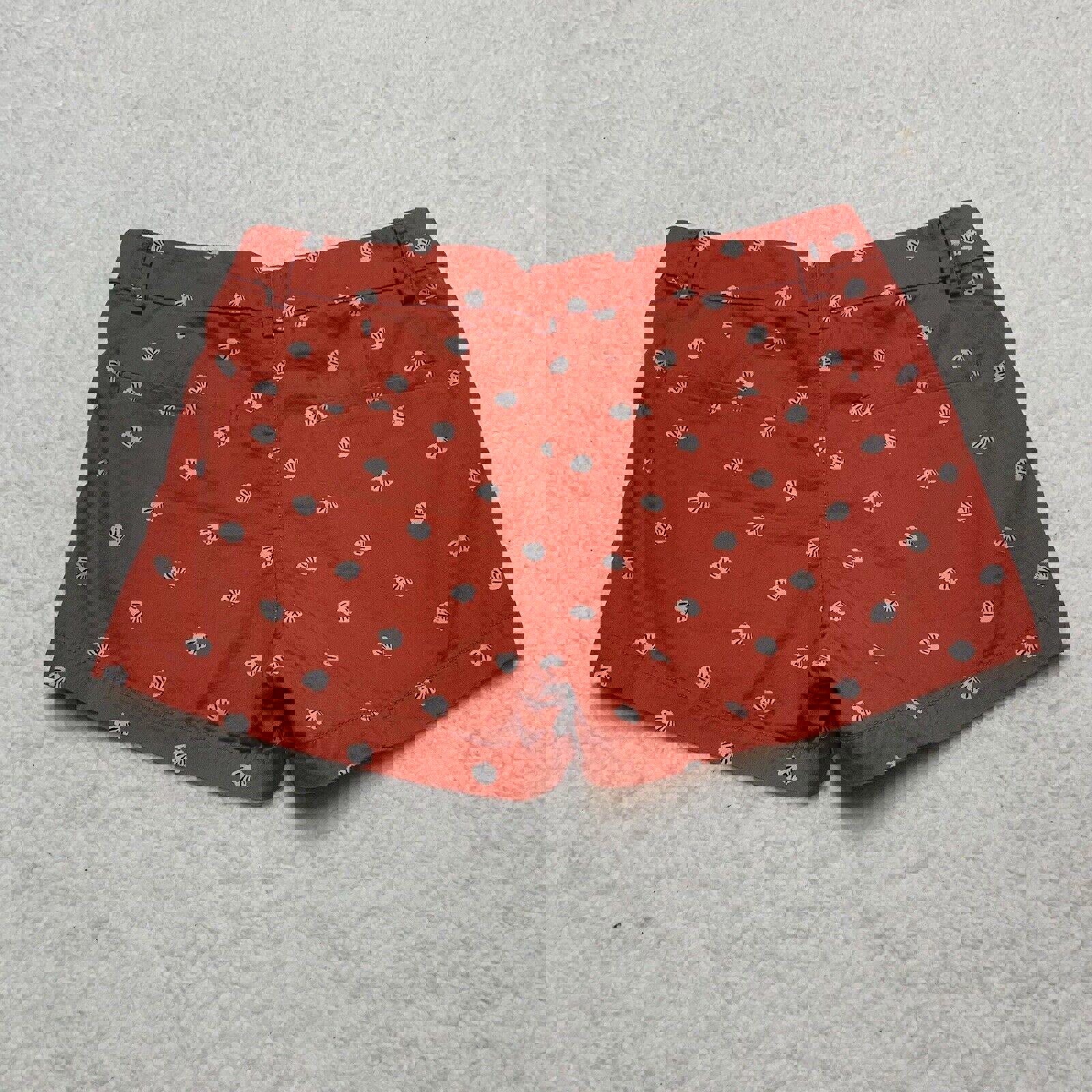 Pantalones cortos Uniqlo con estampado de conchas marinas, talla 2, parte delantera plana, color coral