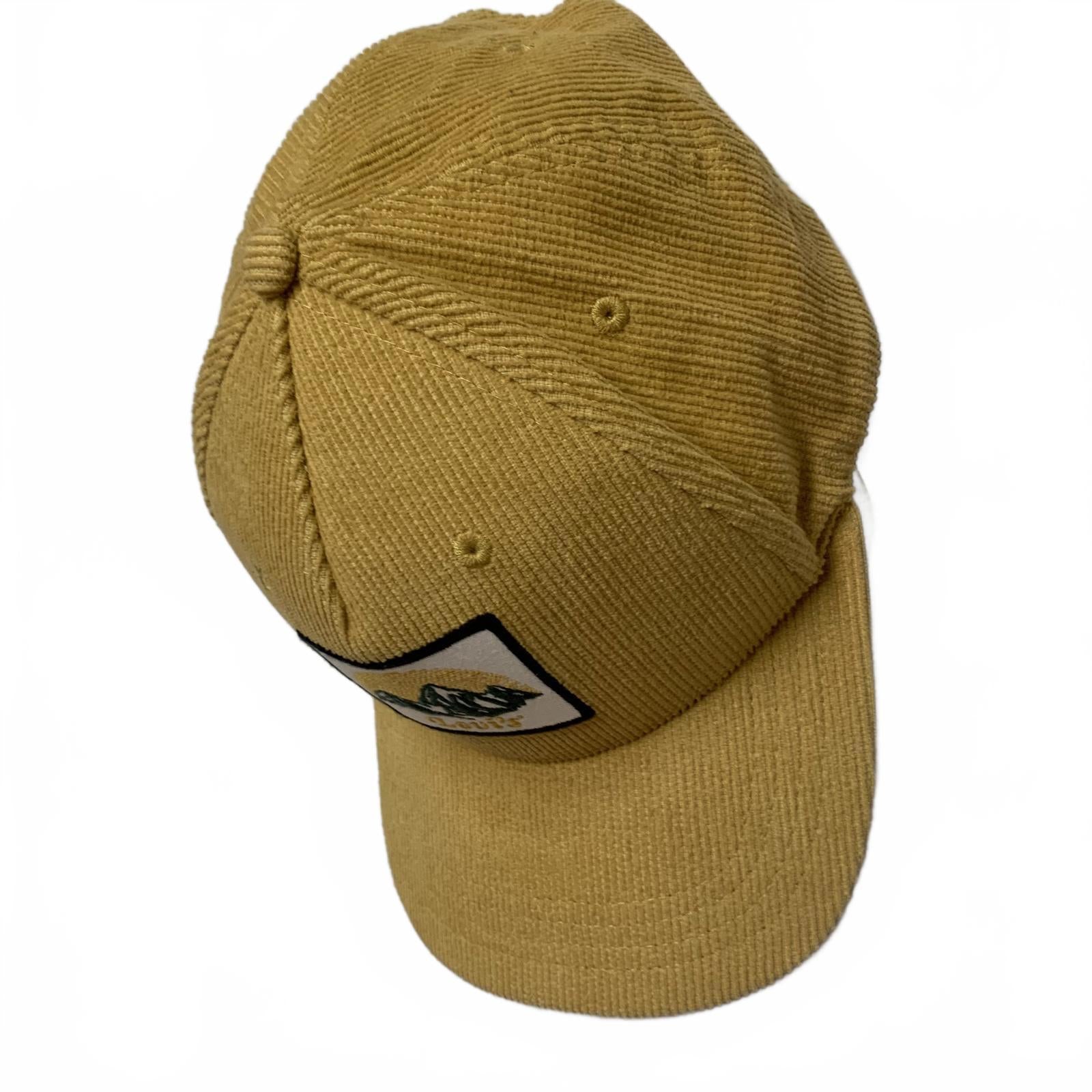 Gorra de pana Levi's para hombre con parche de montaña en amarillo mostaza