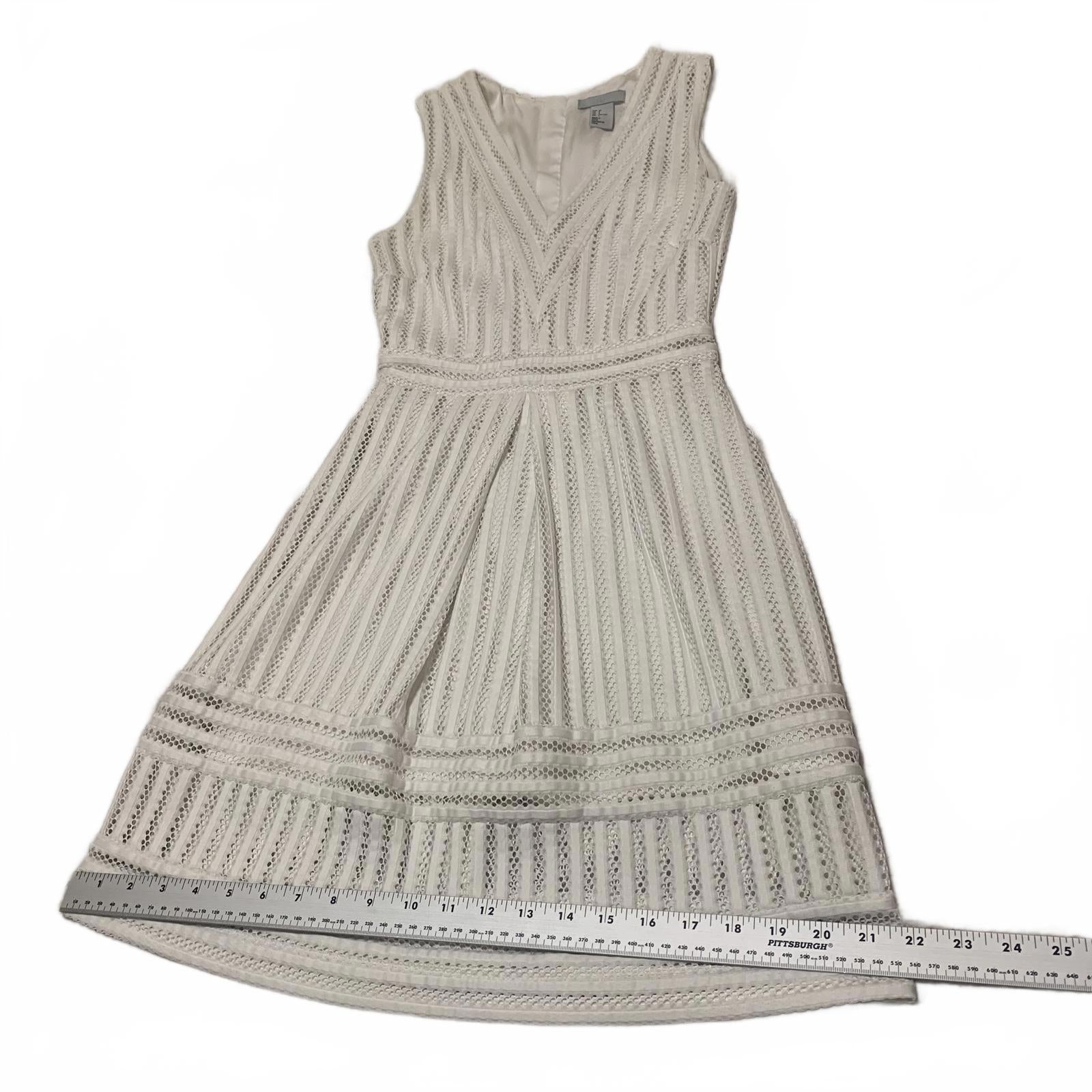 Vestido blanco sin mangas con escote en V y largo hasta la rodilla con estampado texturizado de H&amp;M para mujer, talla 2