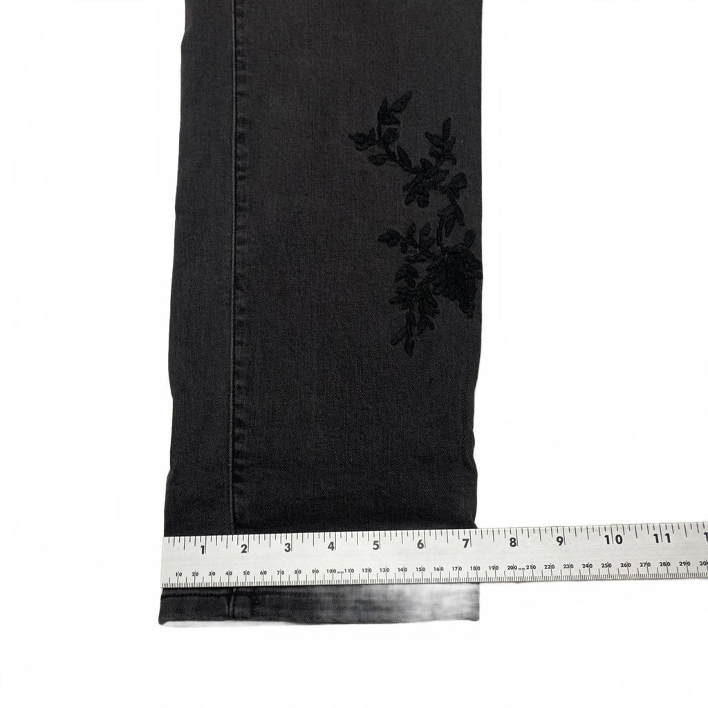 Vaqueros boyfriend con bordado floral negro Torrid Premium para mujer, talla 16R