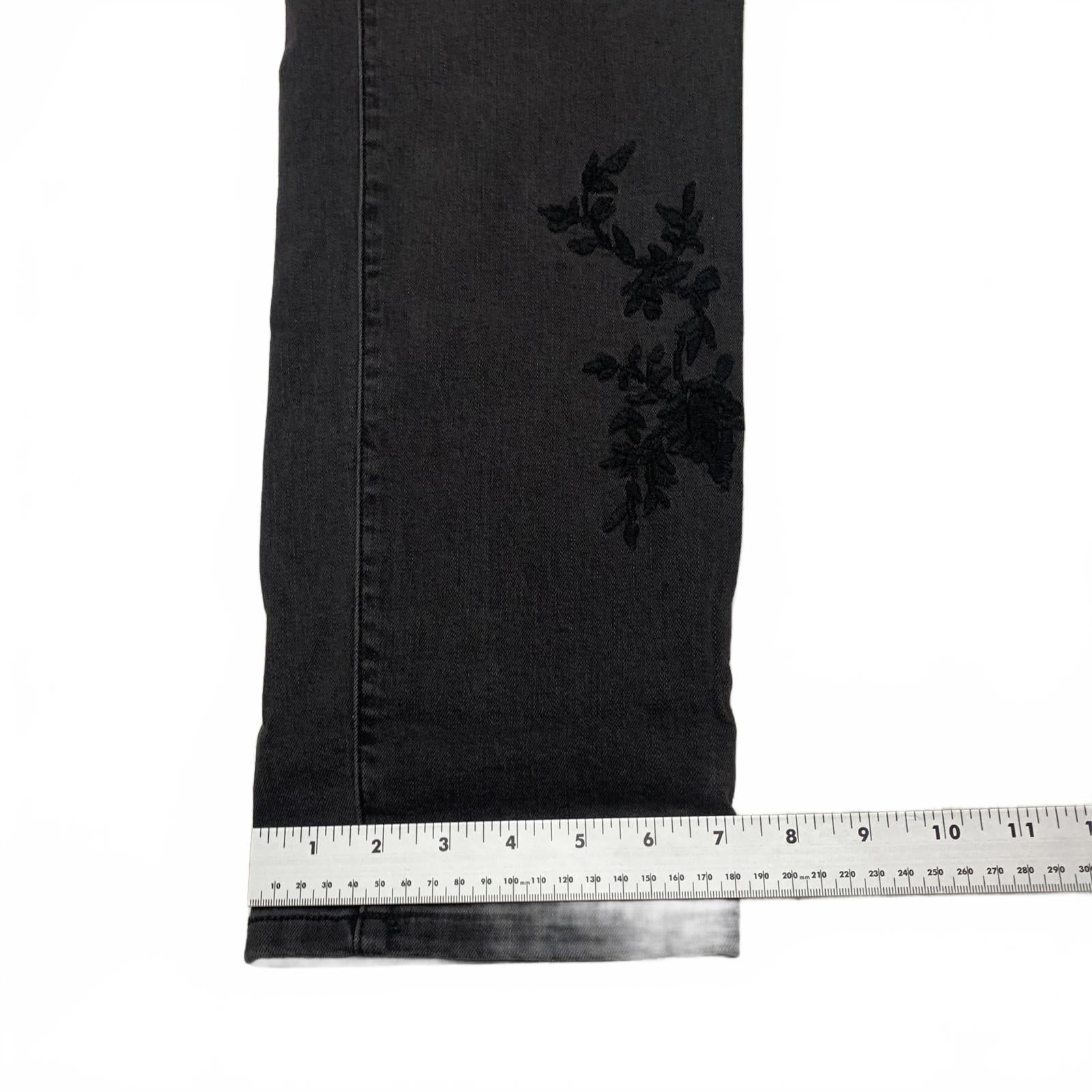 Vaqueros boyfriend con bordado floral negro Torrid Premium para mujer, talla 16R