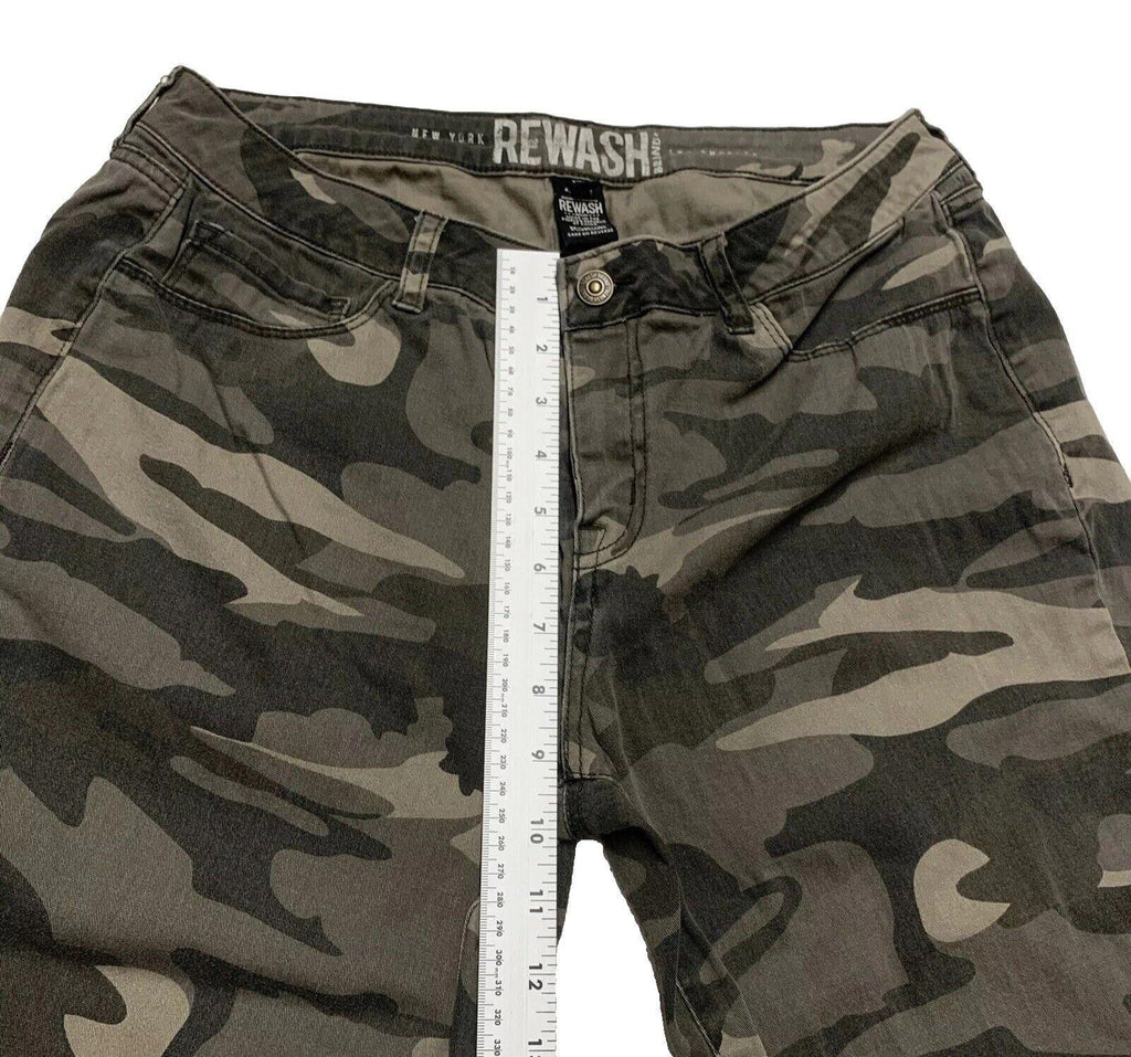 Pantalones rectos con estampado de camuflaje verde oliva para niños de la marca Rewash, talla 7/28