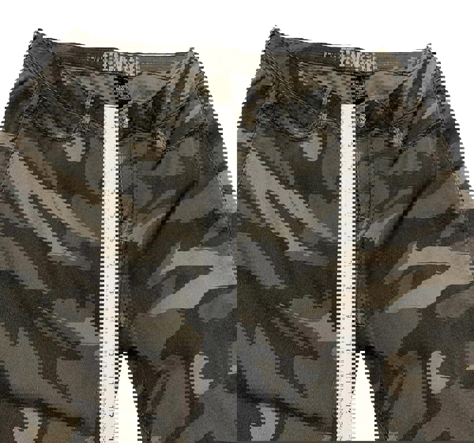 Pantalones rectos con estampado de camuflaje verde oliva para niños de la marca Rewash, talla 7/28
