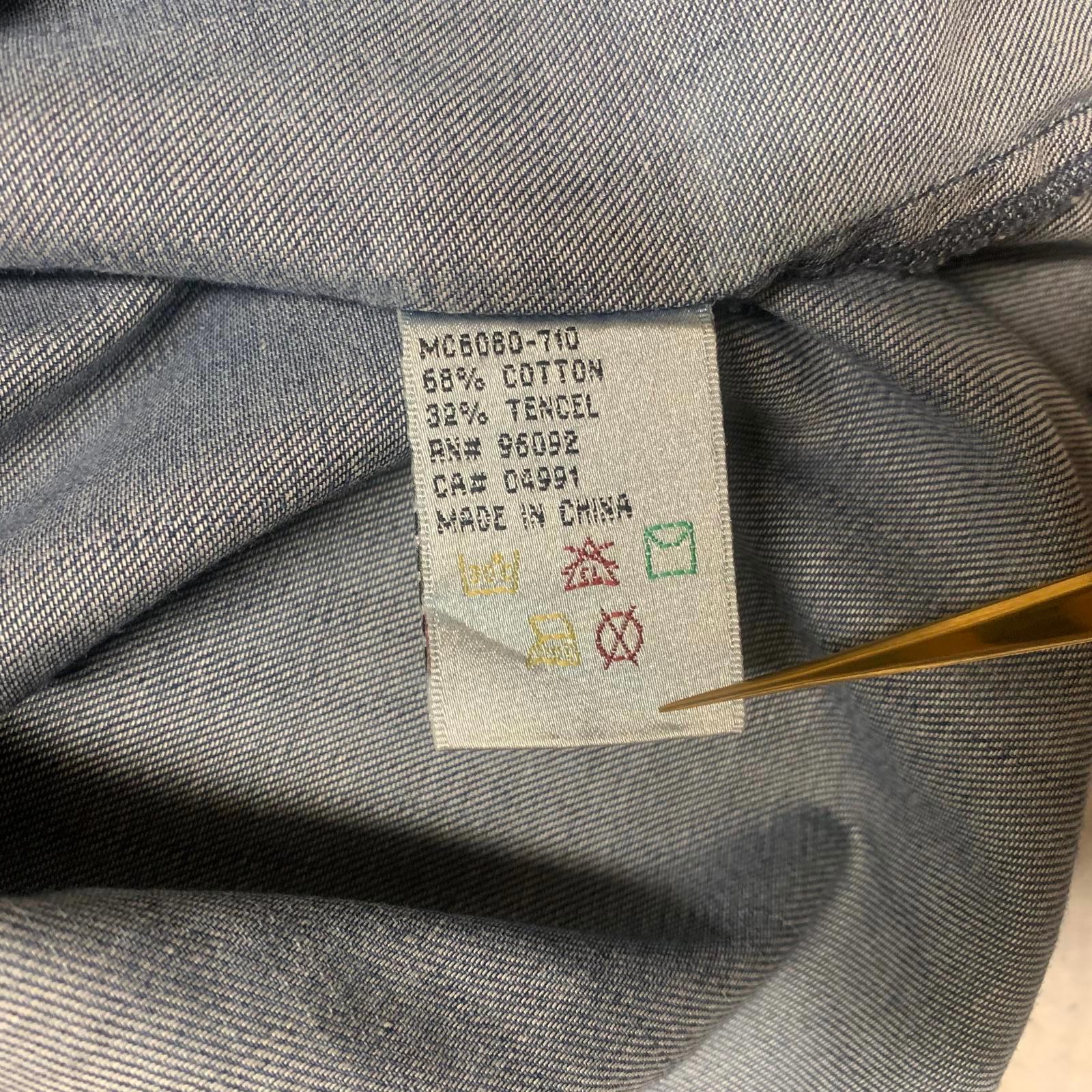 Camisa informal con botones de mezclilla suave azul claro medio para mujer de Kenar