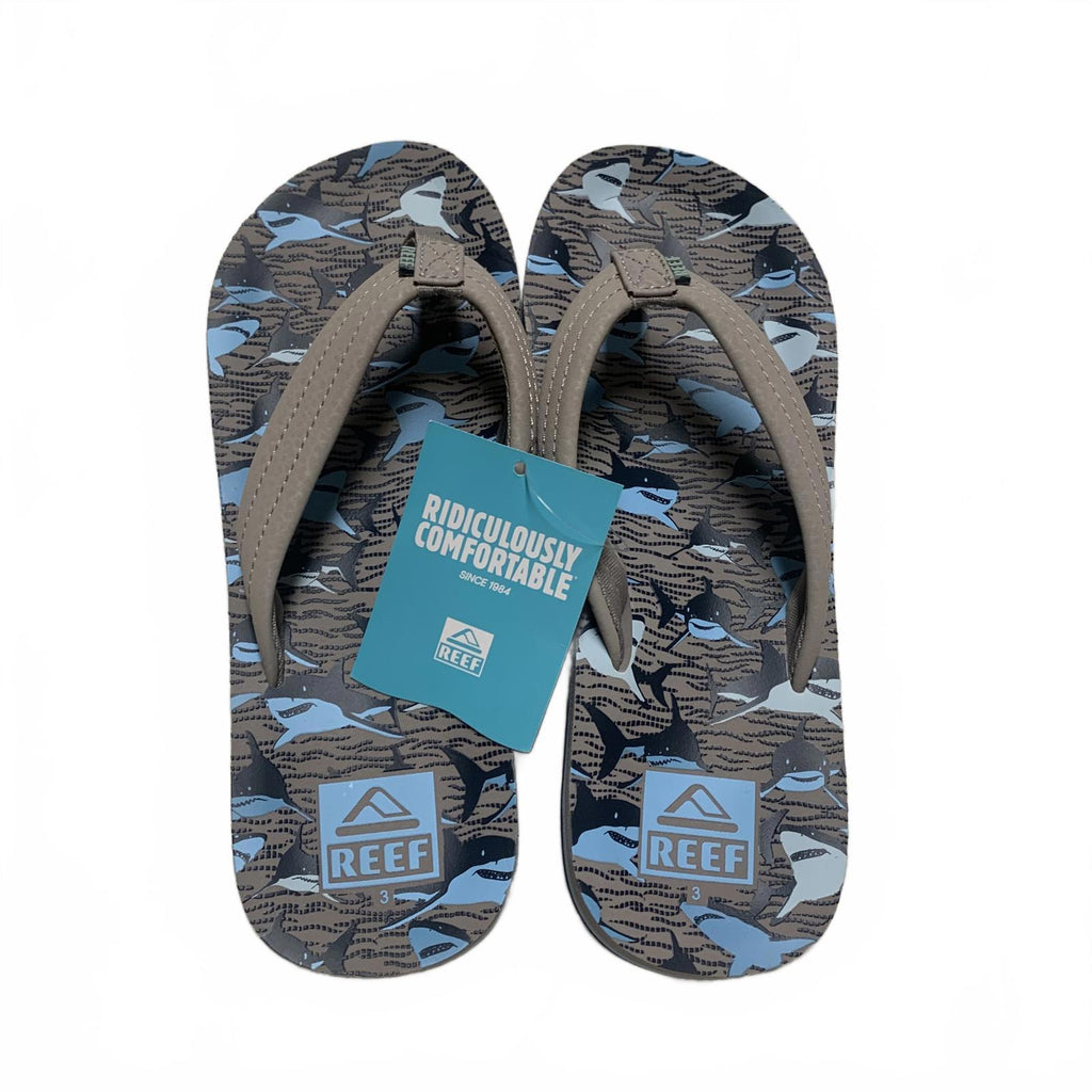 Chanclas Reef Kids Ahi talla 3 color canela con diseño de tiburones, divertidas y elegantes