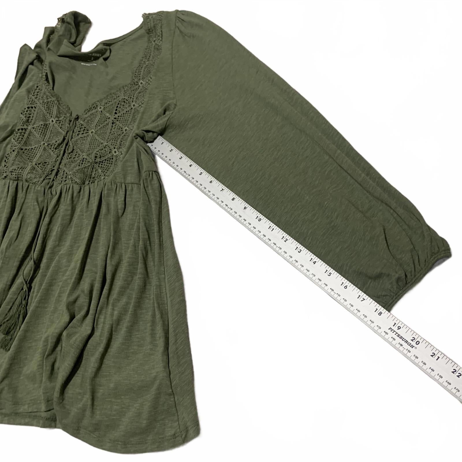 Camiseta de jersey flameado supersuave Torrid para mujer, talla 2, verde oliva