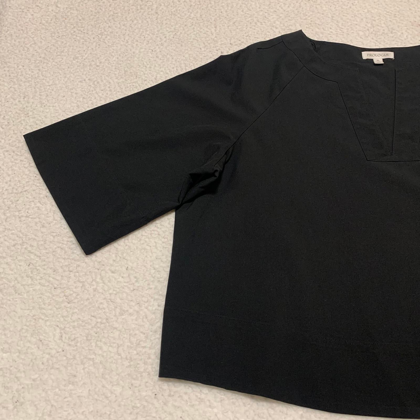 Top corto minimalista de gran tamaño con cuello en V negro para mujer, talla extragrande, de Prologue