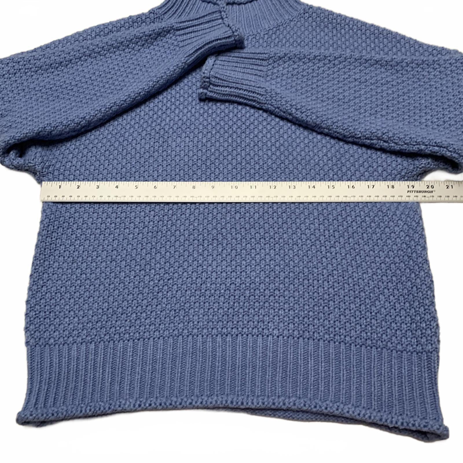 Suéter unisex azul con cuello redondo y textura para mujer