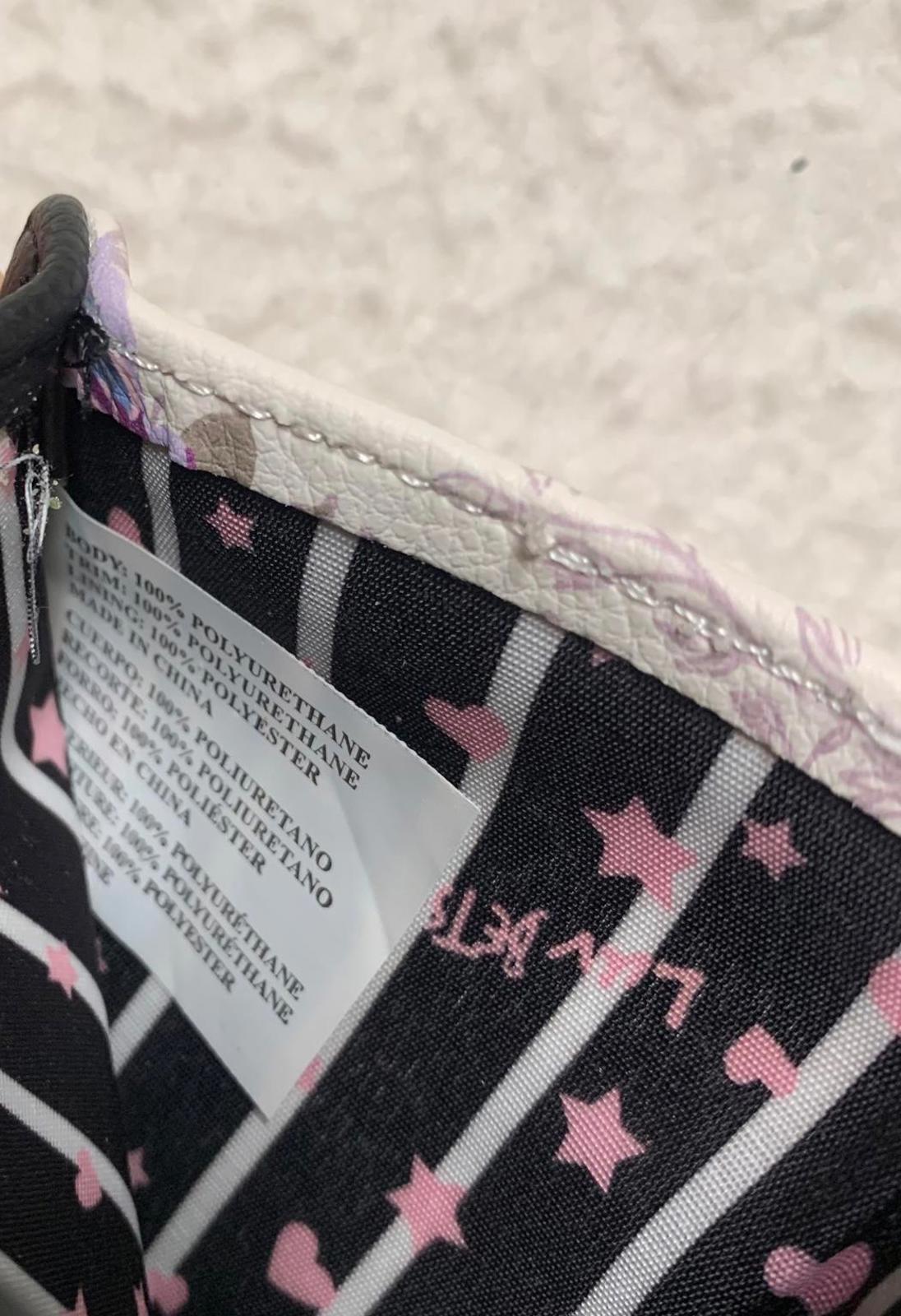 Cartera plegable con broche de 8,5 x 10 cm para niña con estampado floral blanco pastel de LB Money