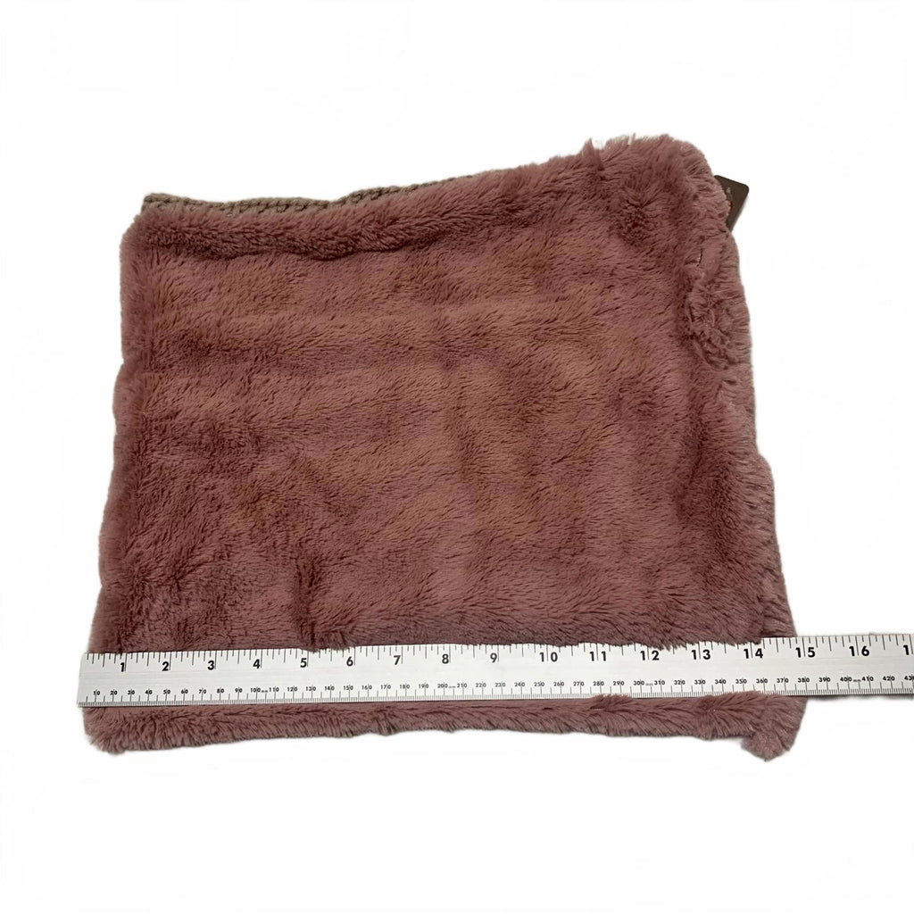 Elegante cuello de punto de piel sintética de color malva reversible, acogedor y elegante para climas fríos.