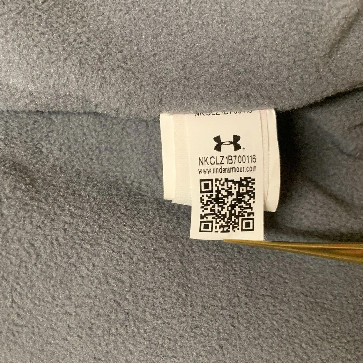 Gorro unisex de punto trenzado Under Armour con forro polar en verde azulado oscuro para invierno