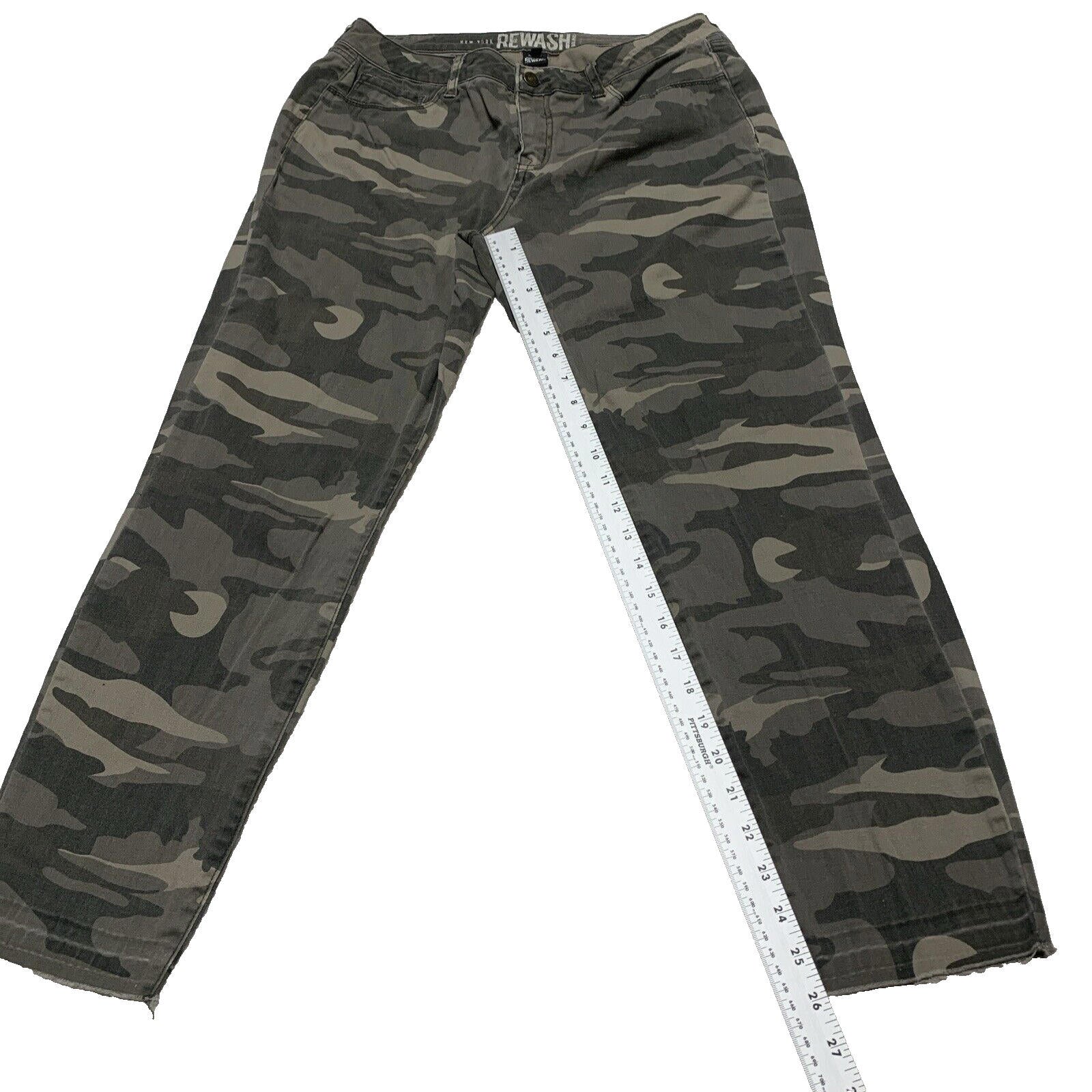 Pantalones rectos con estampado de camuflaje verde oliva para niños de la marca Rewash, talla 7/28