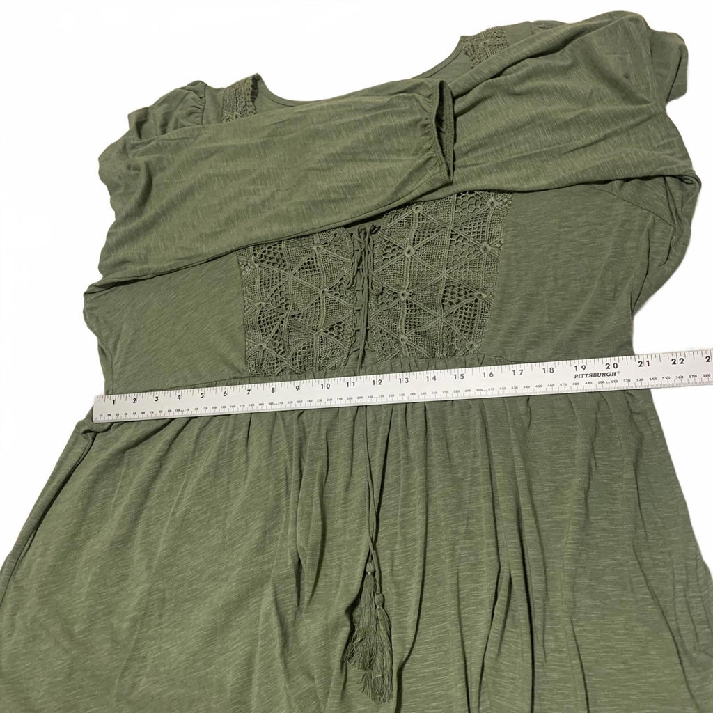 Camiseta de jersey flameado supersuave Torrid para mujer, talla 2, verde oliva