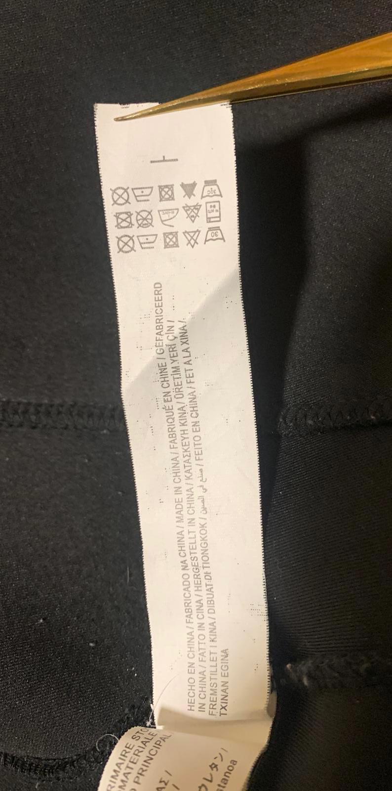 Sudadera con capucha y cremallera negra para niño de la colección Zara Kids, talla 9