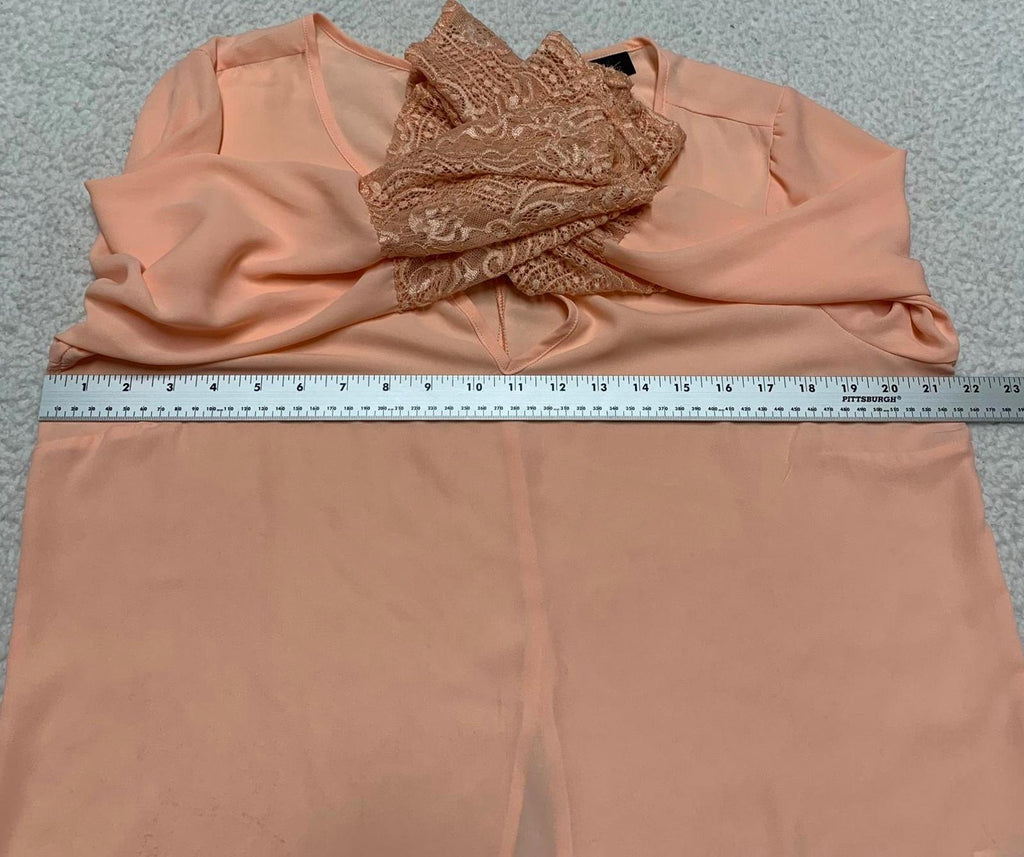 Blusa Thalia Sodi Forever 21 para mujer, talla grande, color melocotón, con mangas de encaje acampanadas