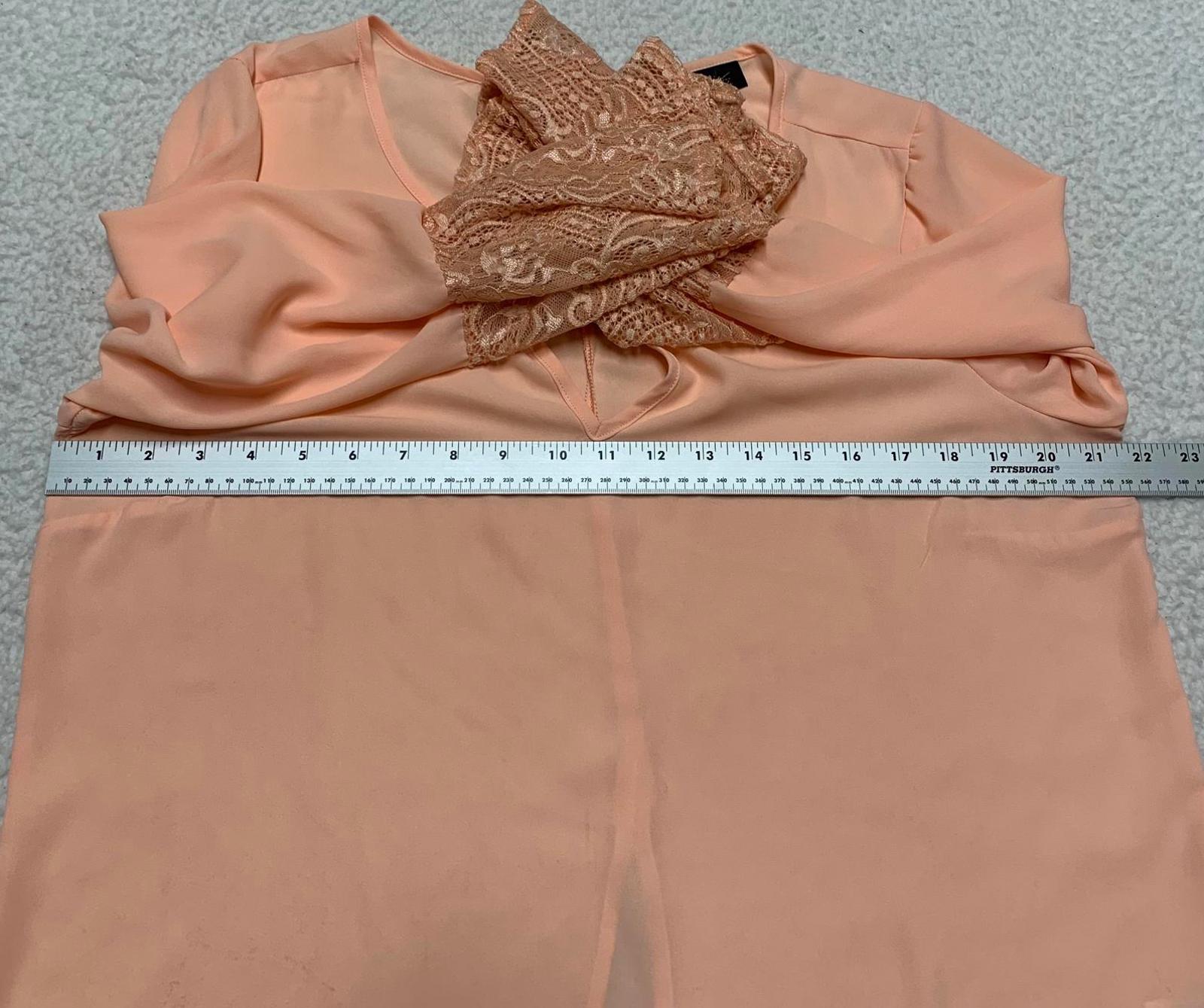 Blusa Thalia Sodi Forever 21 para mujer, talla grande, color melocotón, con mangas de encaje acampanadas