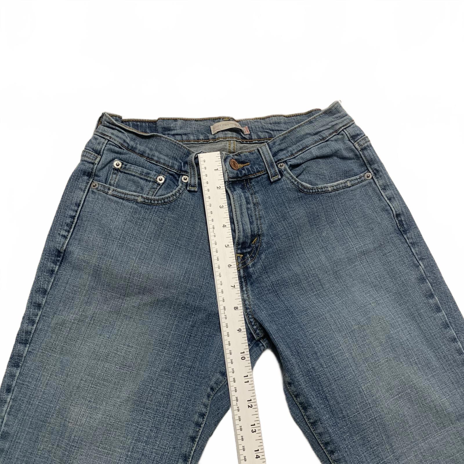 Jeans Levi's 515 Boot Cut para mujer, talla 6 L, corte de dobladillo, 25 pulgadas, azul, ancho 28 x 25 pulgadas (tamaño real)
