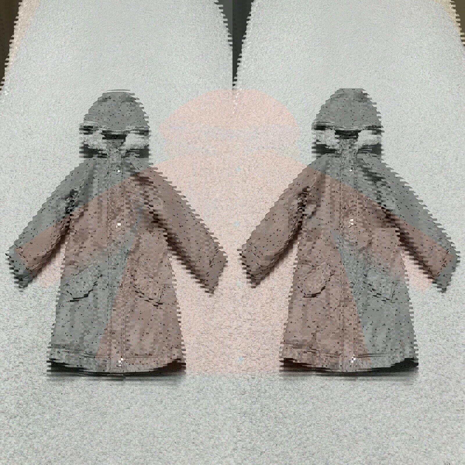 Chaqueta impermeable con capucha y forro polar con estampado floral rosa para niña de Zara, talla 3-4 años