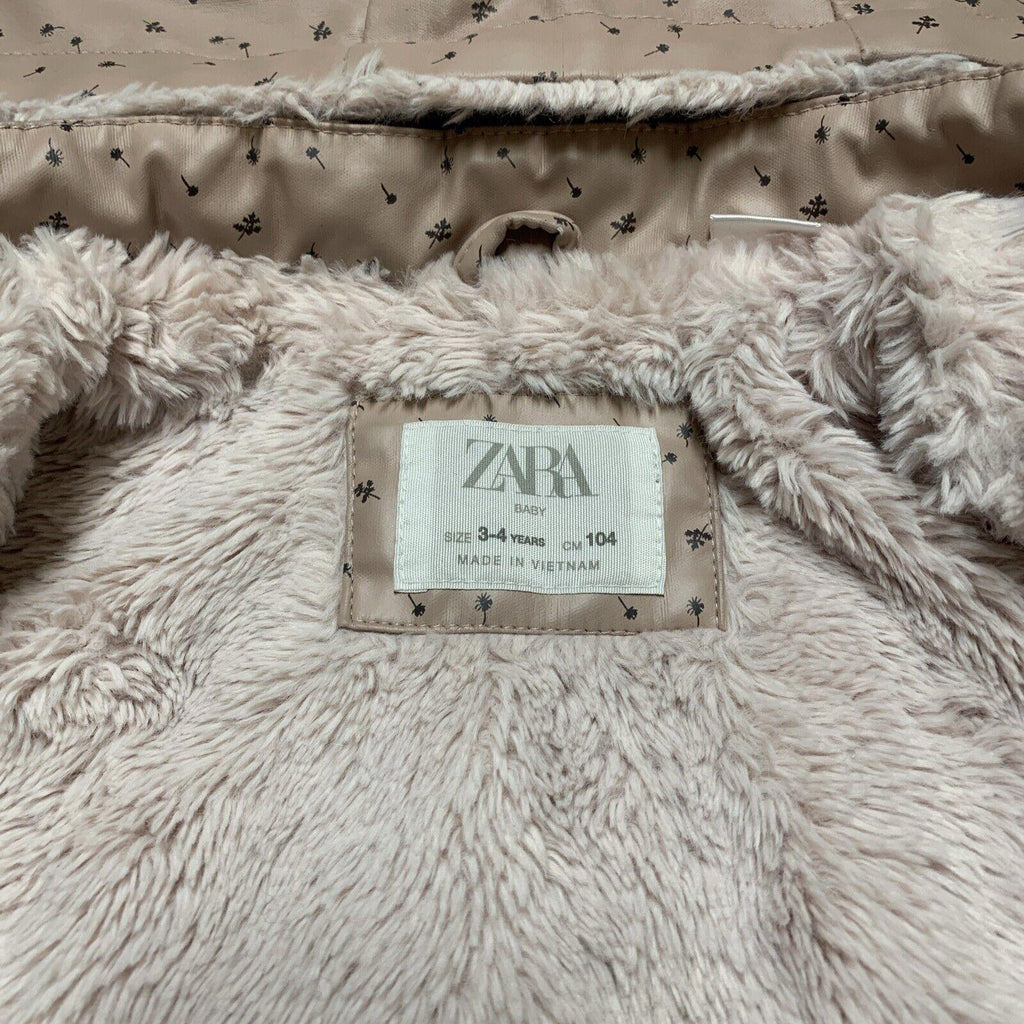 Chaqueta impermeable con capucha y forro polar con estampado floral rosa para niña de Zara, talla 3-4 años