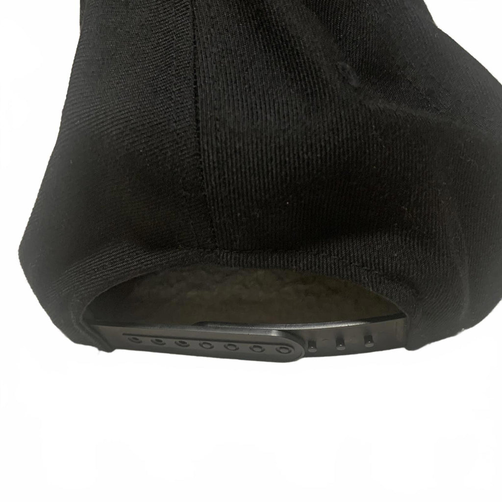 Gorra de béisbol clásica negra con cierre a presión y bordado naranja "Quiero Romi"