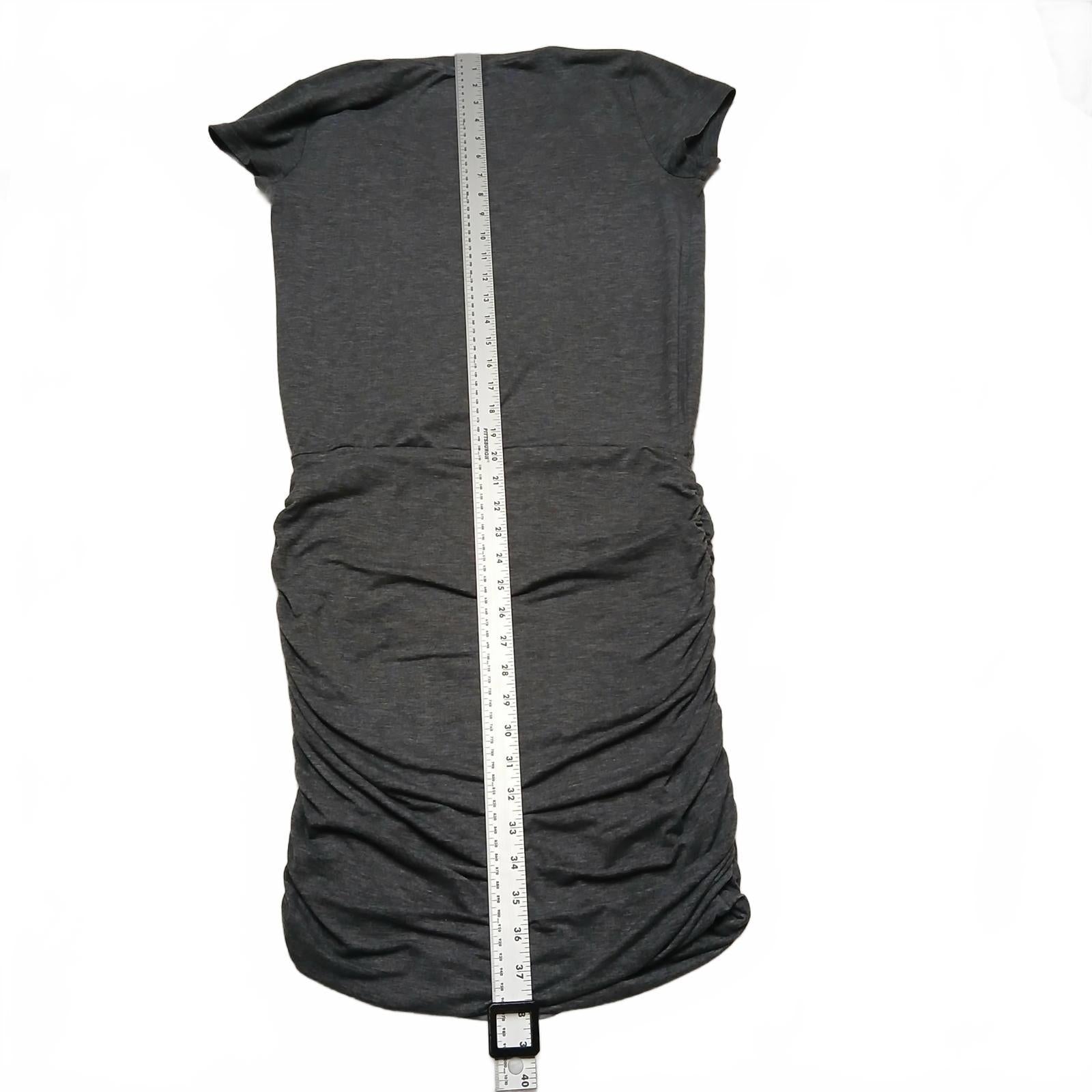 Vestido ajustado fruncido con mangas cortas para mujer, talla pequeña, gris, cuello en V