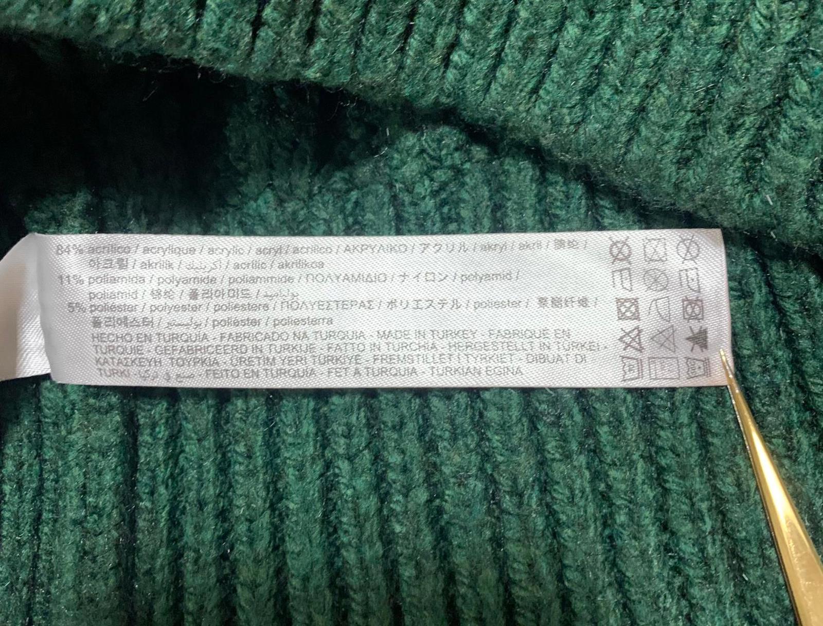 Suéter de cuello alto de punto trenzado verde oscuro con hombros descubiertos para mujer de Zara, talla pequeña