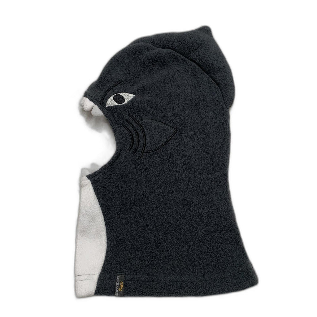 Pasamontañas de forro polar con diseño de tiburón bebé gris oscuro OSFM para niños de Screamer Ornamentation
