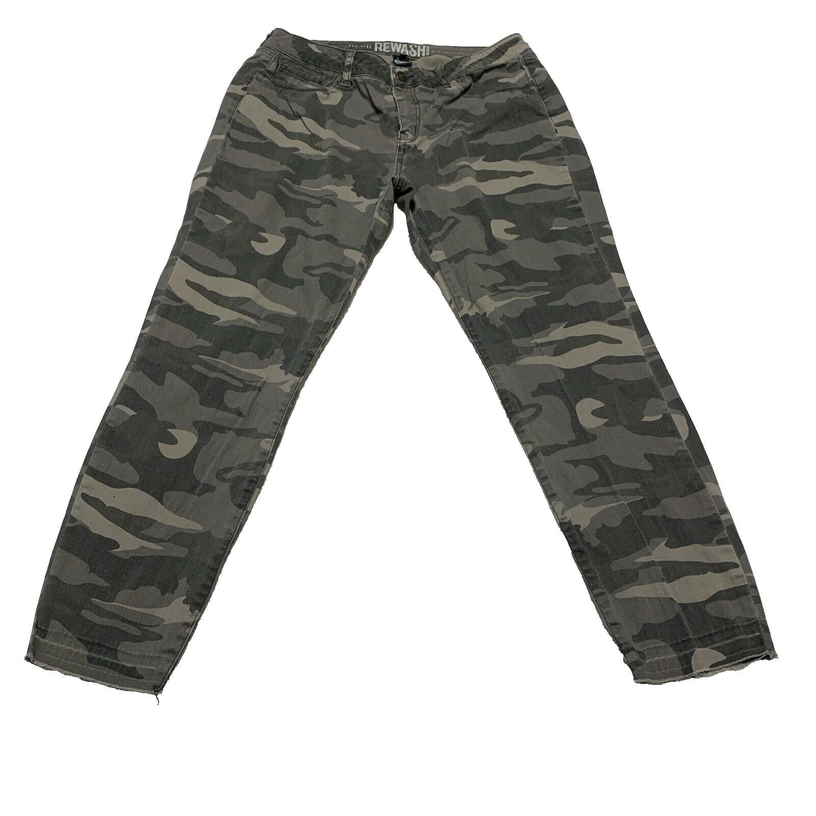 Pantalones rectos con estampado de camuflaje verde oliva para niños de la marca Rewash, talla 7/28