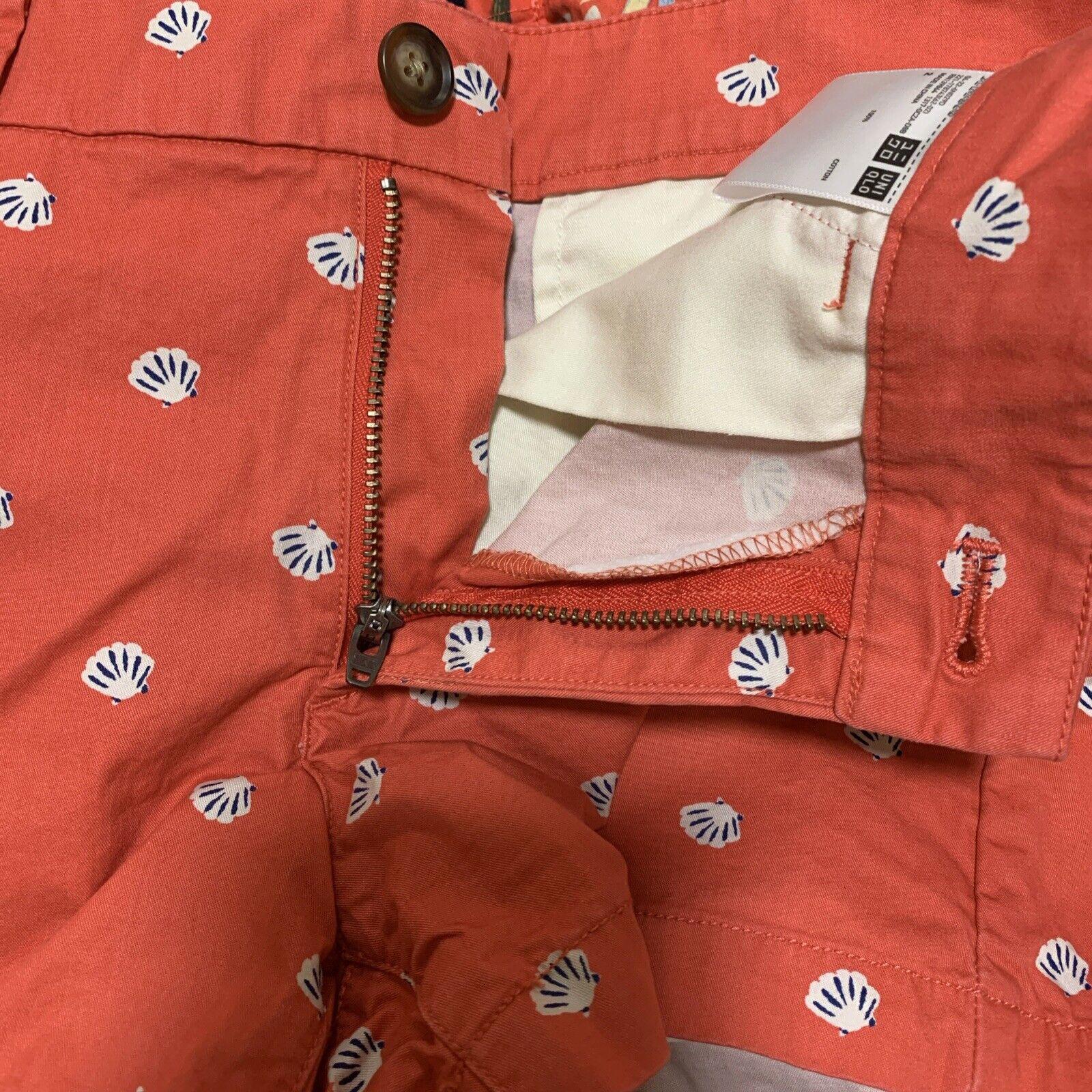 Pantalones cortos Uniqlo con estampado de conchas marinas, talla 2, parte delantera plana, color coral