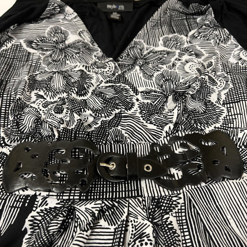 Túnica con cinturón estilo bohemio festivo en blanco y negro PXL para mujer de Style &amp; Co.