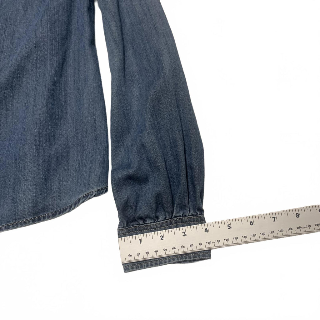 Camisa informal con botones de mezclilla suave azul claro medio para mujer de Kenar