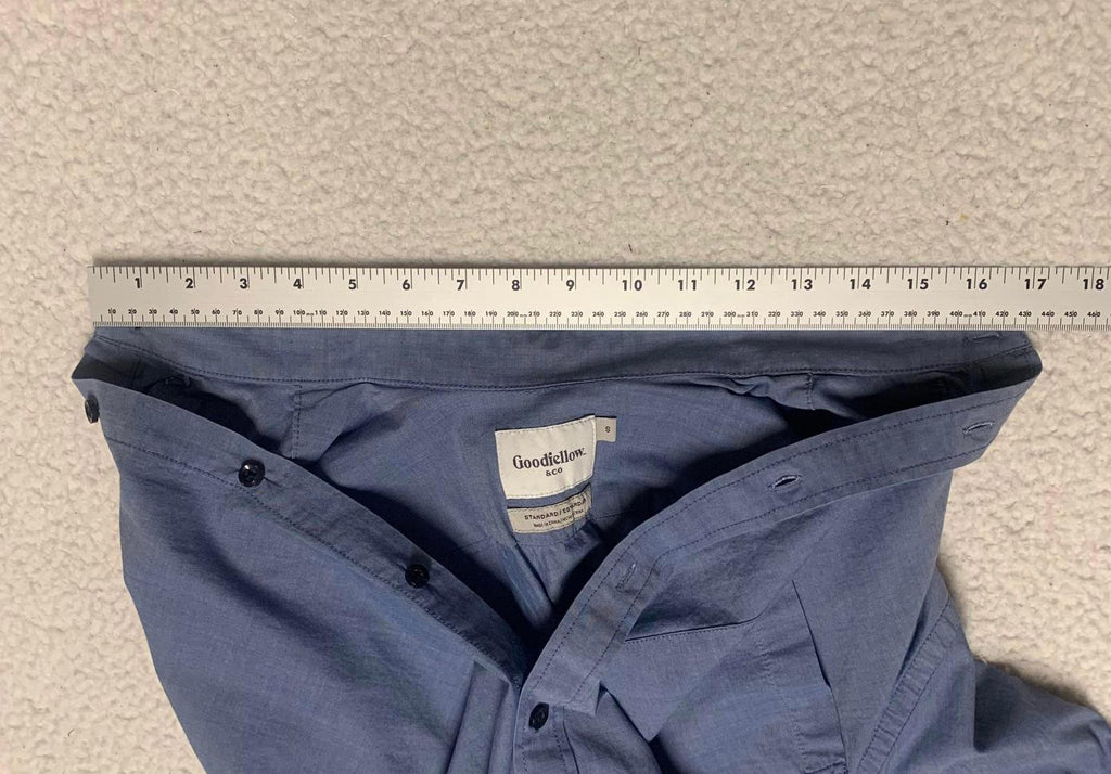 Camisa de mezclilla suave azul claro con botones Goodfellow &amp; Co para hombre, talla pequeña